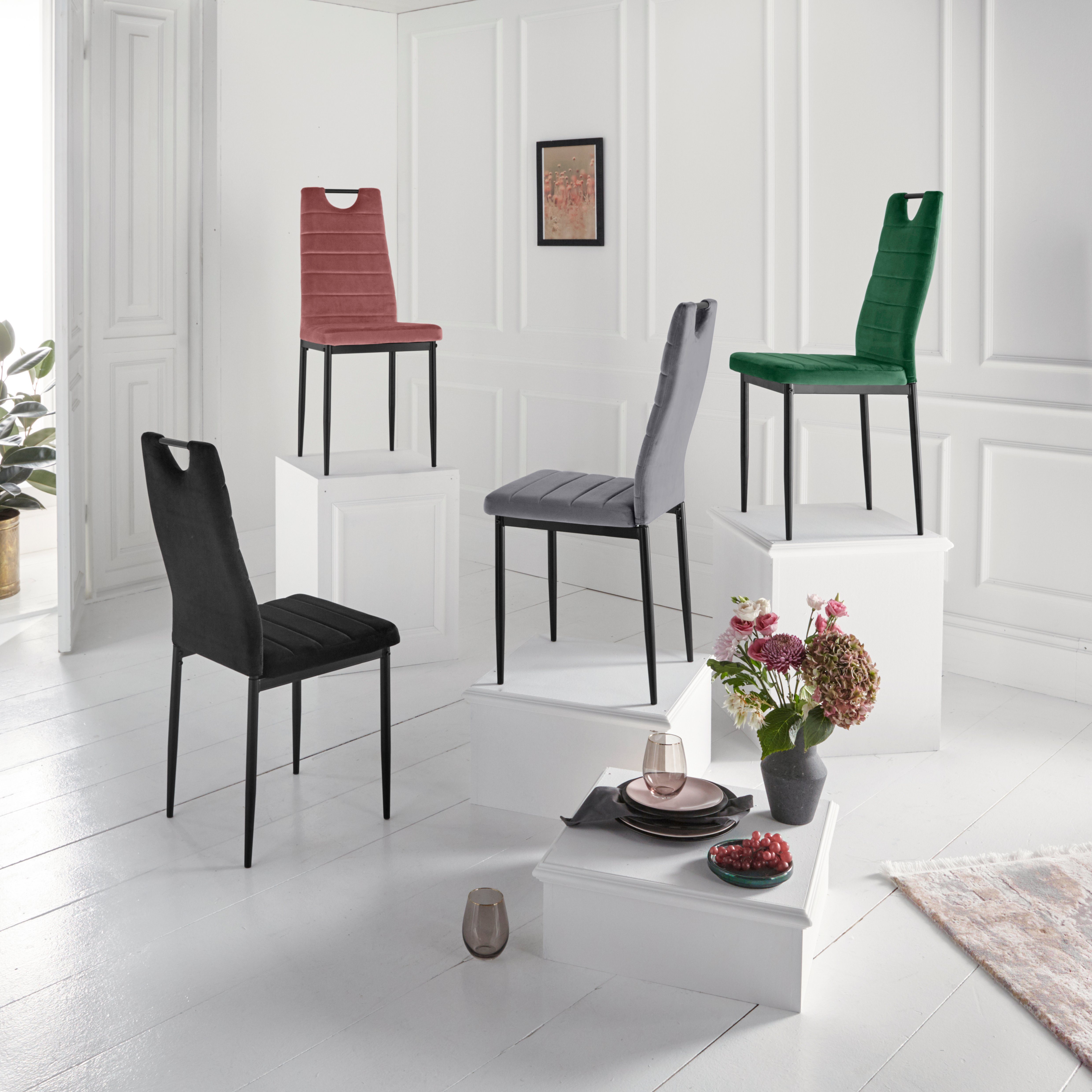 INOSIGN Eetkamerstoel (set van 2 of 4) met veloursovertrek, rugleuning met handgreep (set)