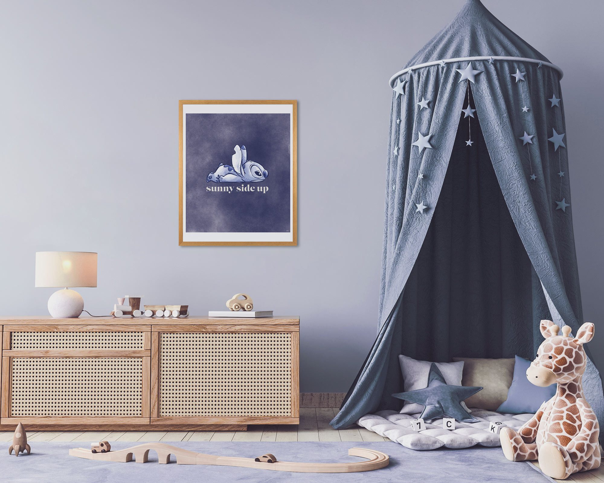 Komar Wanddecoratie Stitch Zonnige Kant Omhoog Wanddecoratie voor de kinderkamer - zonder lijst (1 stuk) schilderijen paars