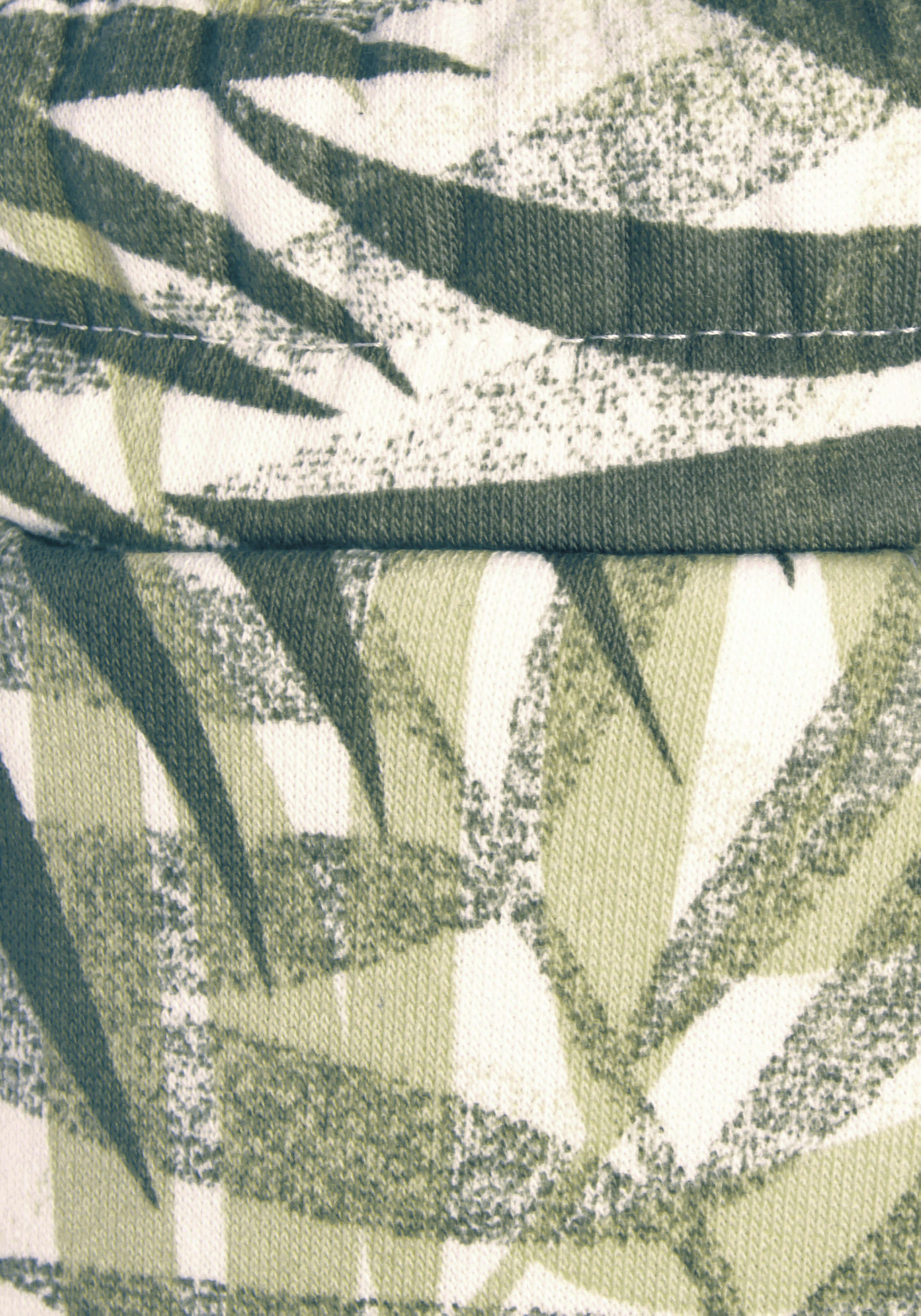 Lascana Sweatshort -lounge shorts Loungebroek met mooie allover-bladerenprint, loungewear (1-delig)
