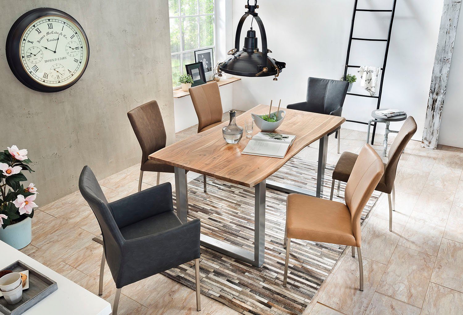 SIT Tafel met hout met boomrand alsof gegroeid