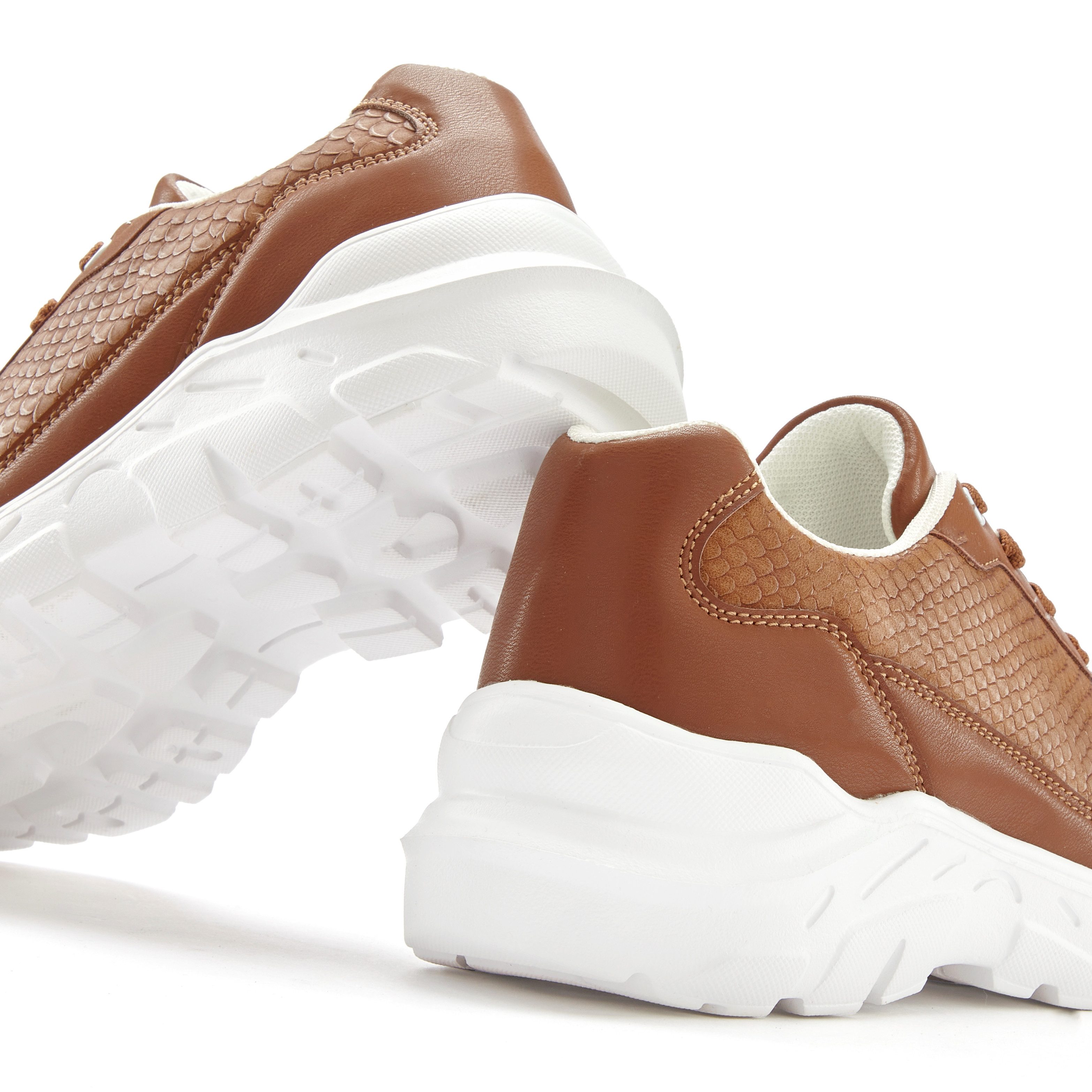 Lascana Sneakers Lage schoen, sportschoen, lichte chunky zool VEGAN