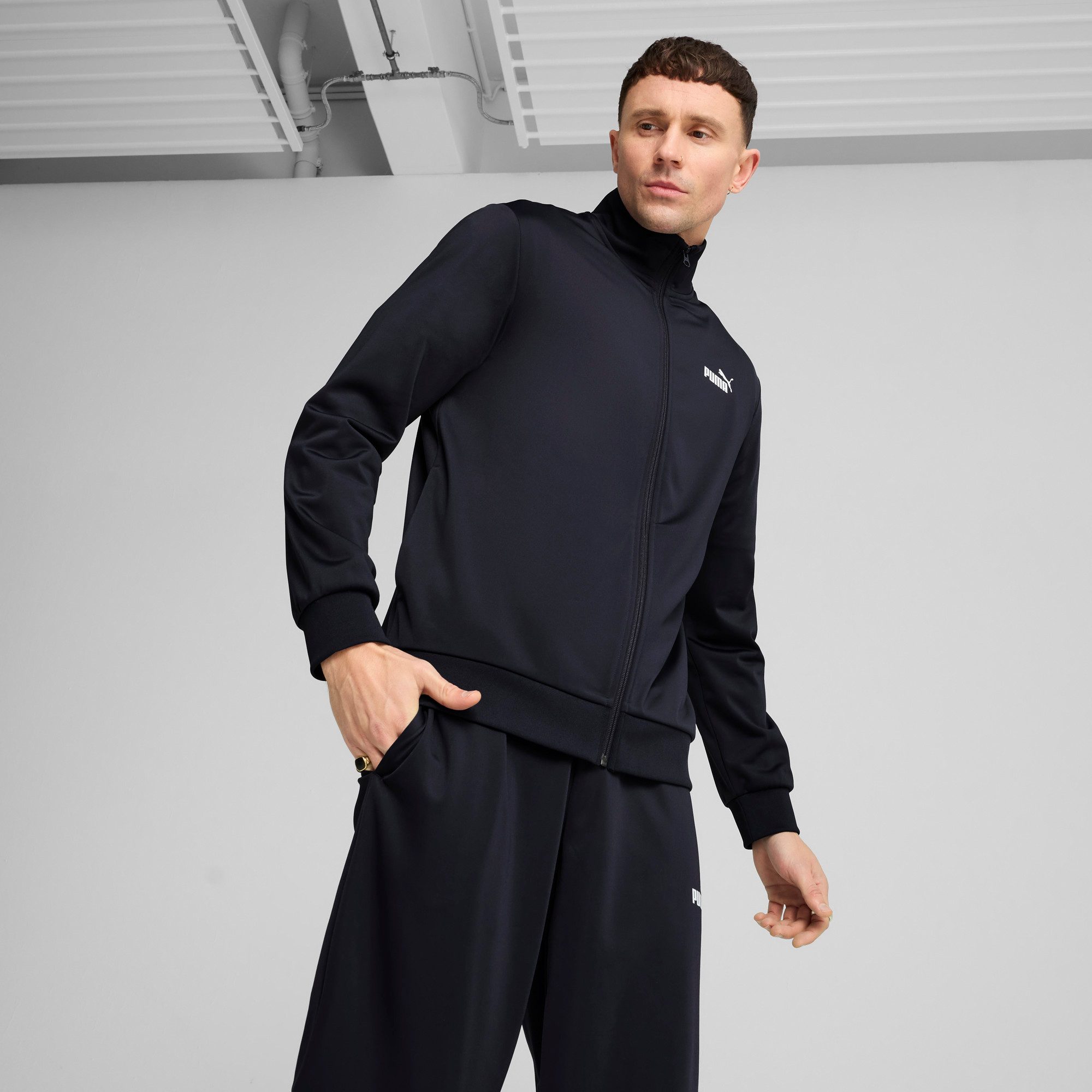 PUMA Trainingspak ESS POLY SUIT CL Sportoutfit in casual stijl (2-delig)
