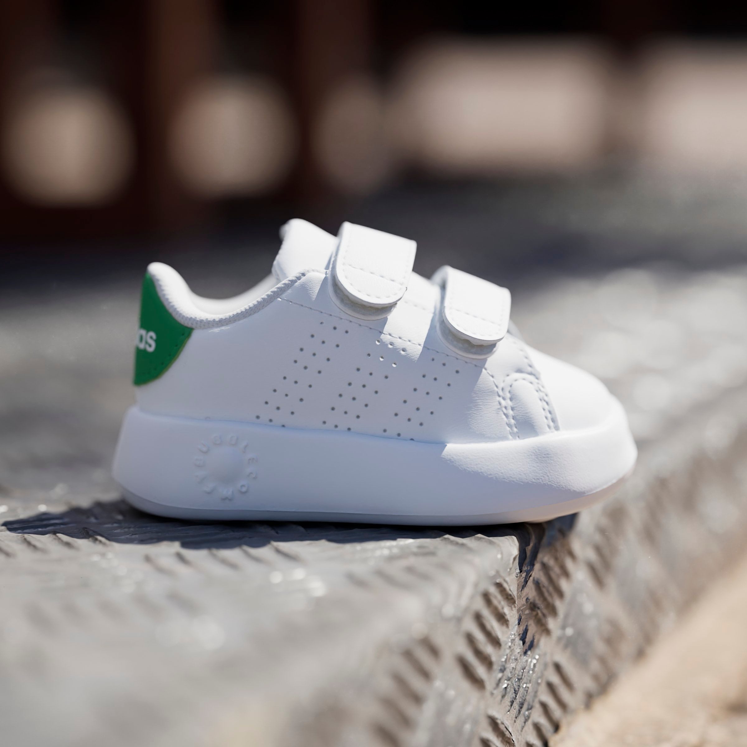 adidas Sportswear Klittenbandschoenen ADVANTAGE KIDS Ontwerp geïnspireerd door de adidas Stan Smith, voor kinderen