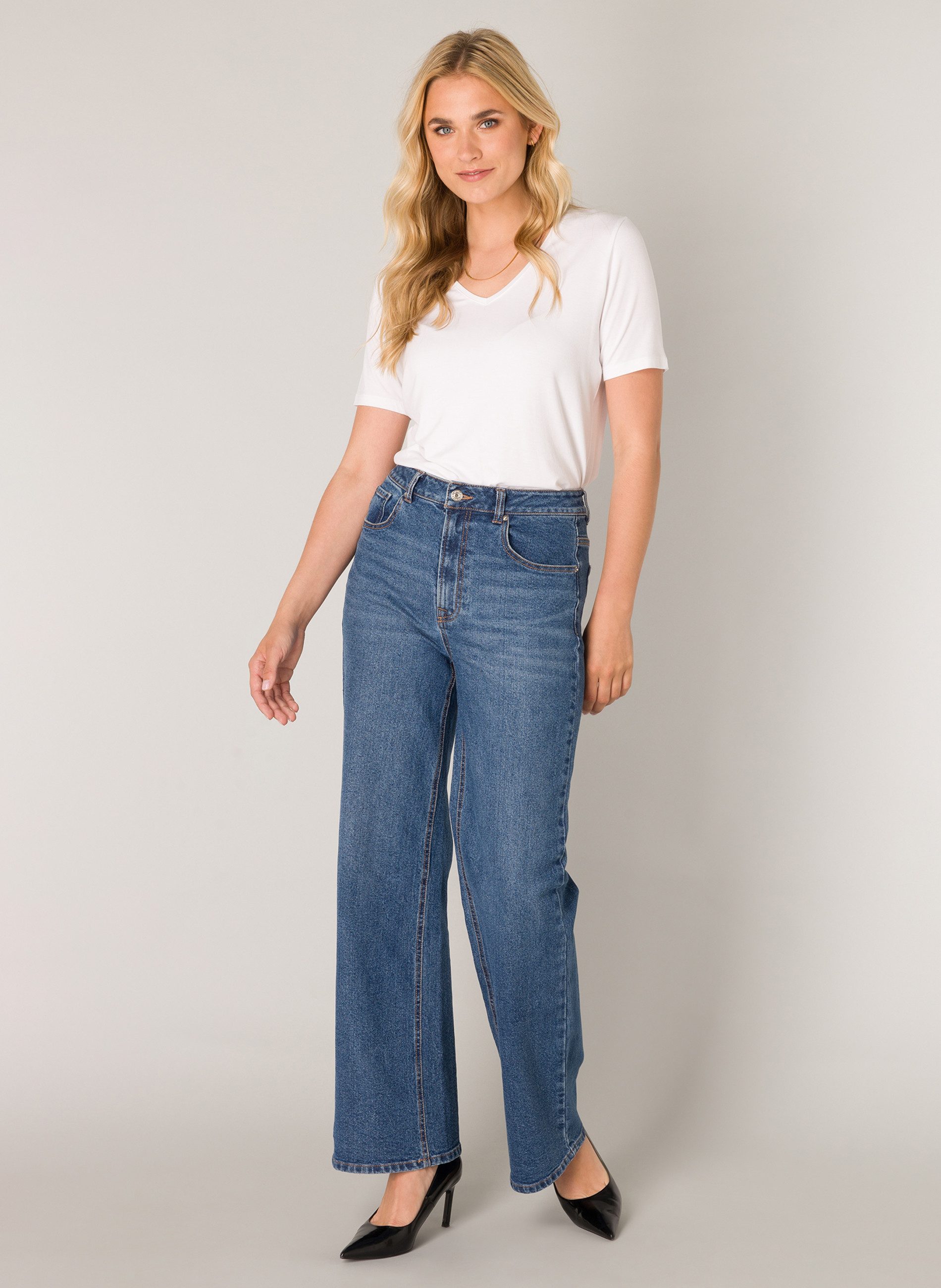 Base Level Wijde jeans AMY met wassing