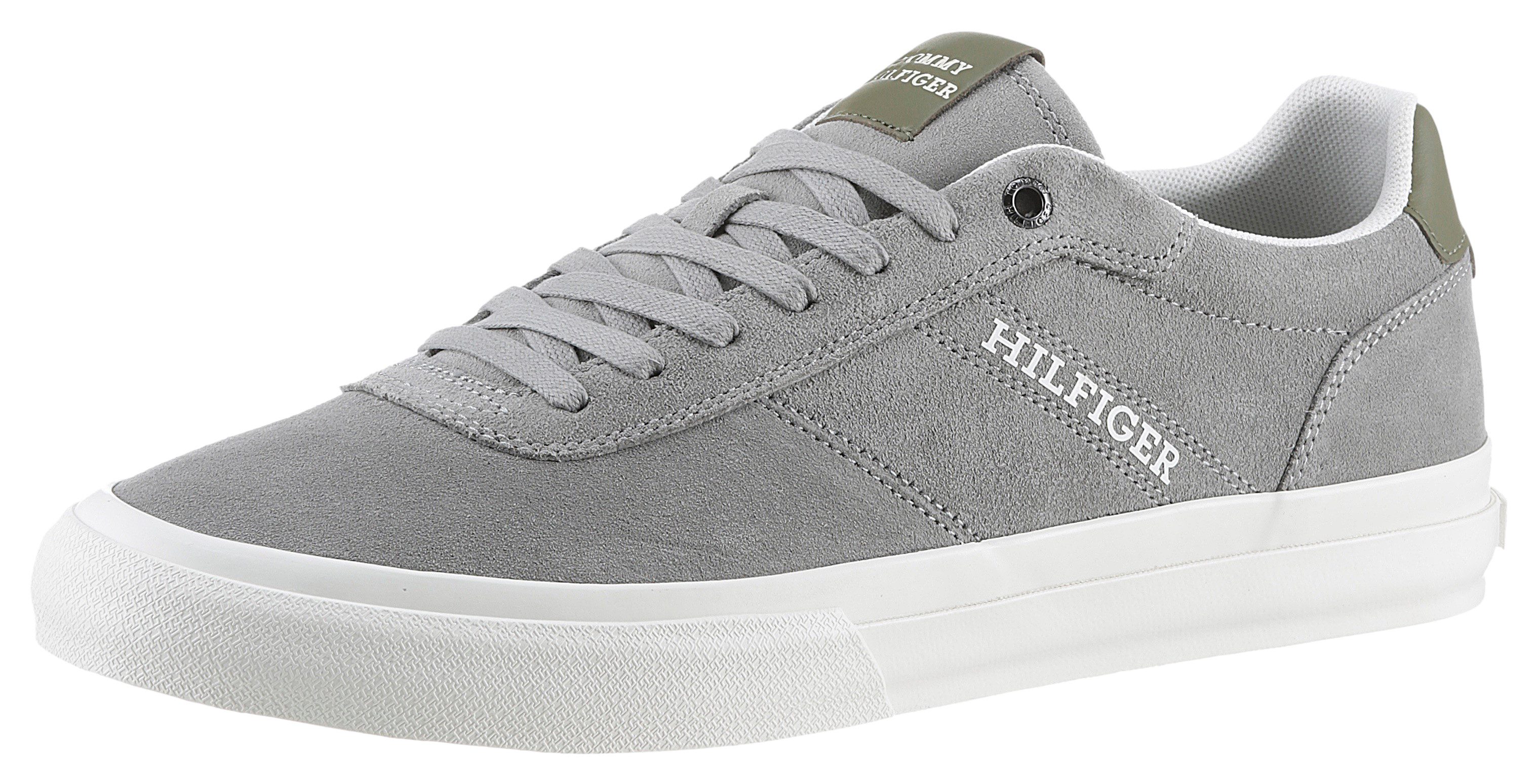 Tommy Hilfiger Sneakers TH HI VULC LOW STREET SUEDE met gepolsterde schaprand, vrijetijdsschoen, halve schoen, veterschoen