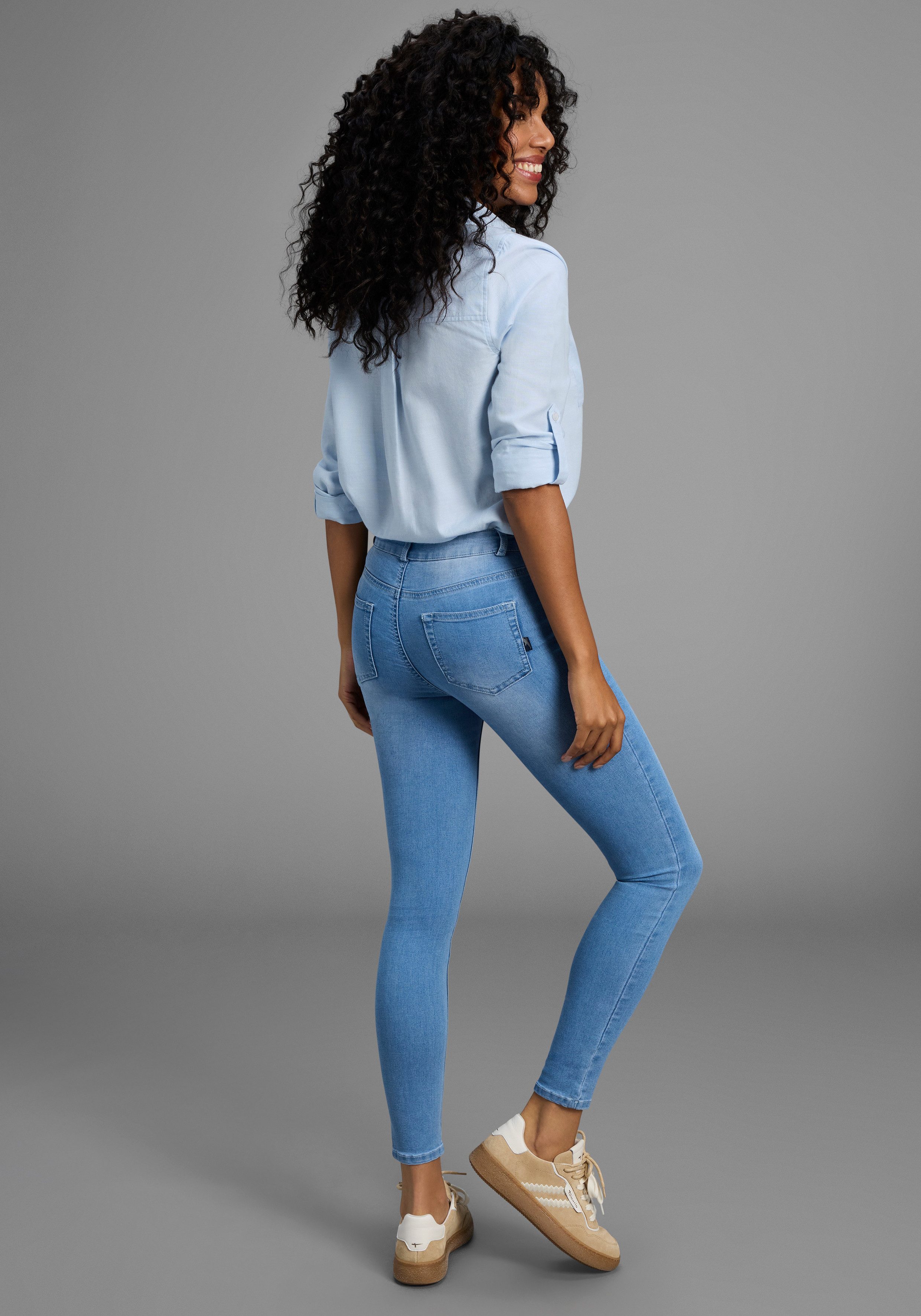 Arizona Skinny fit jeans Ultra Stretch extra-strak gesneden pasvorm, modieuze used-wassing