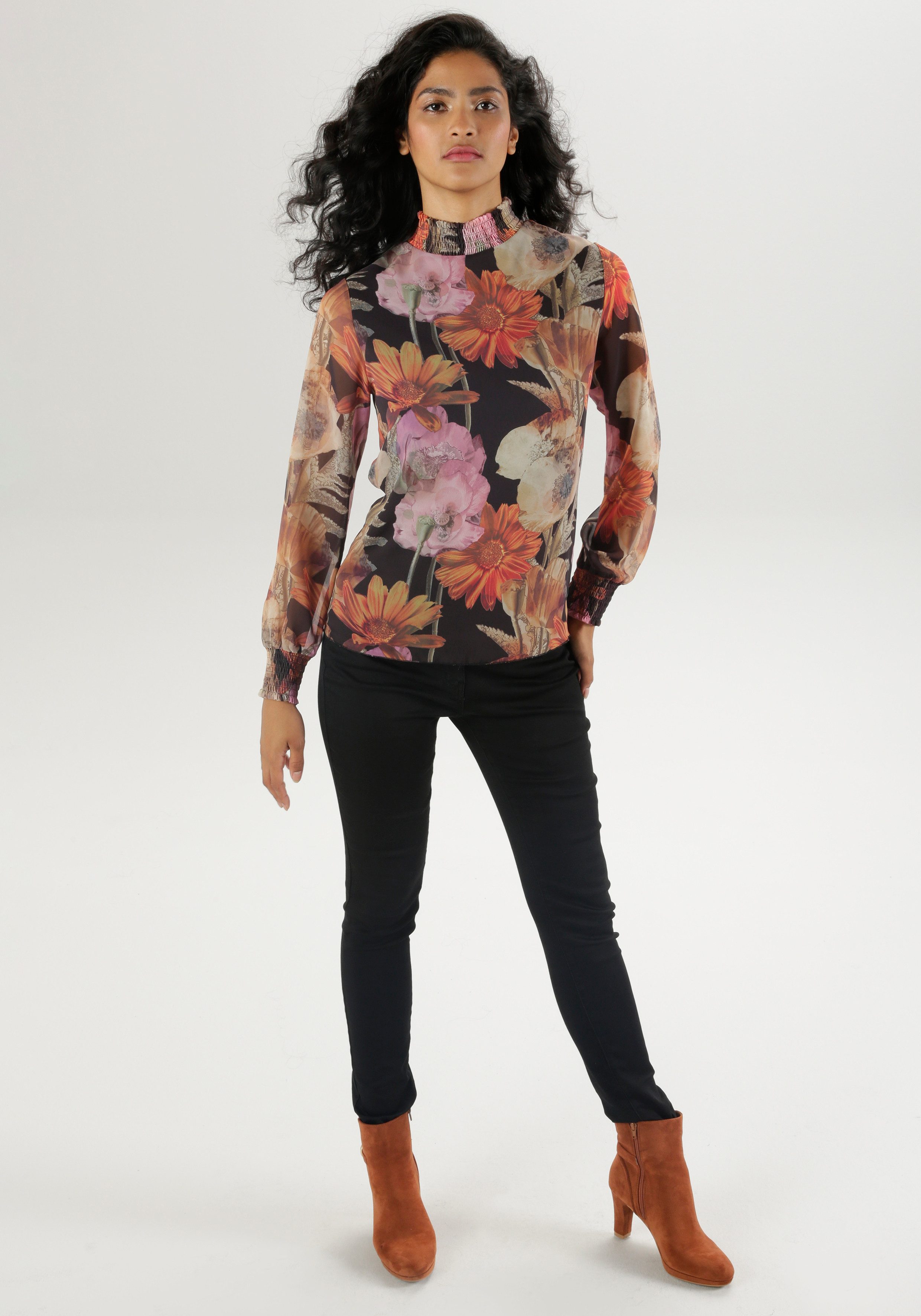 Aniston SELECTED Chiffon blouse met een romantische bloemenprint