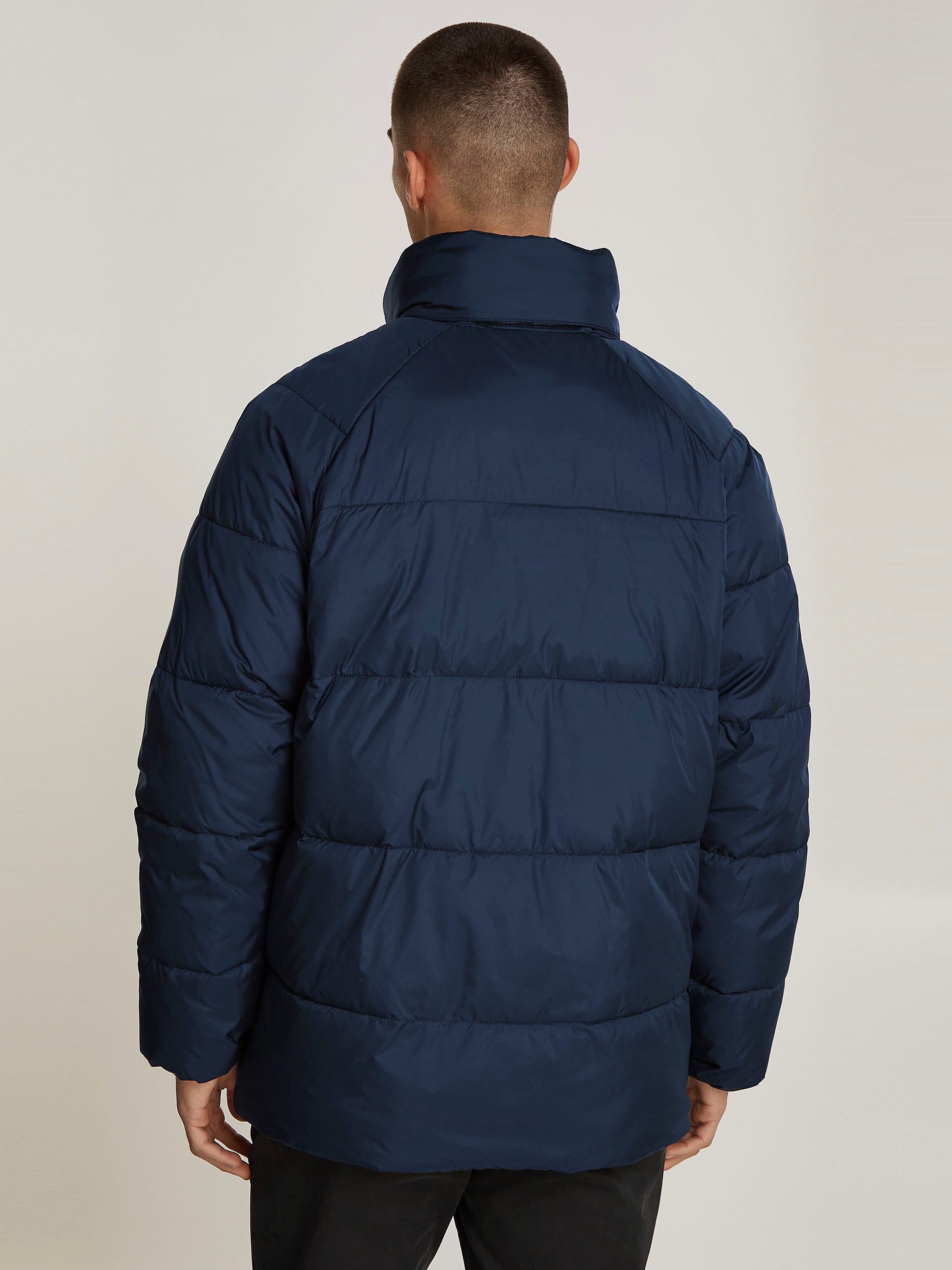 TOMMY JEANS Gewatteerde jas TJM POLY PUFFER EXT Winterjas met staande kraag, gevoerd teddy, binnenzakken