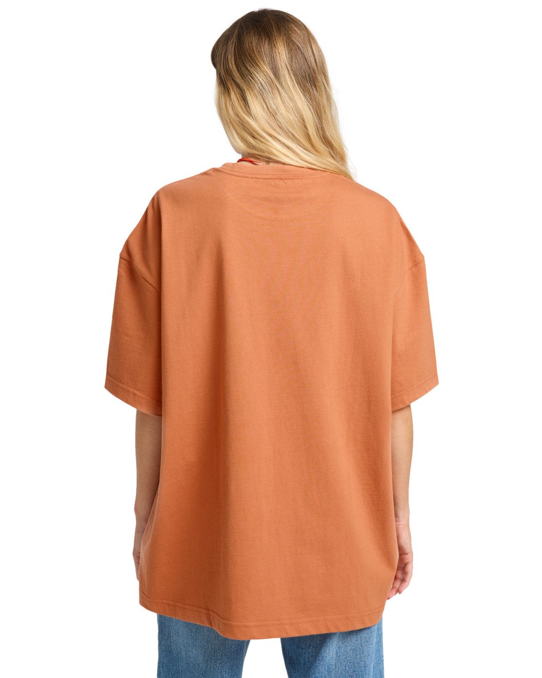 Billabong T-shirt Jumps In Water