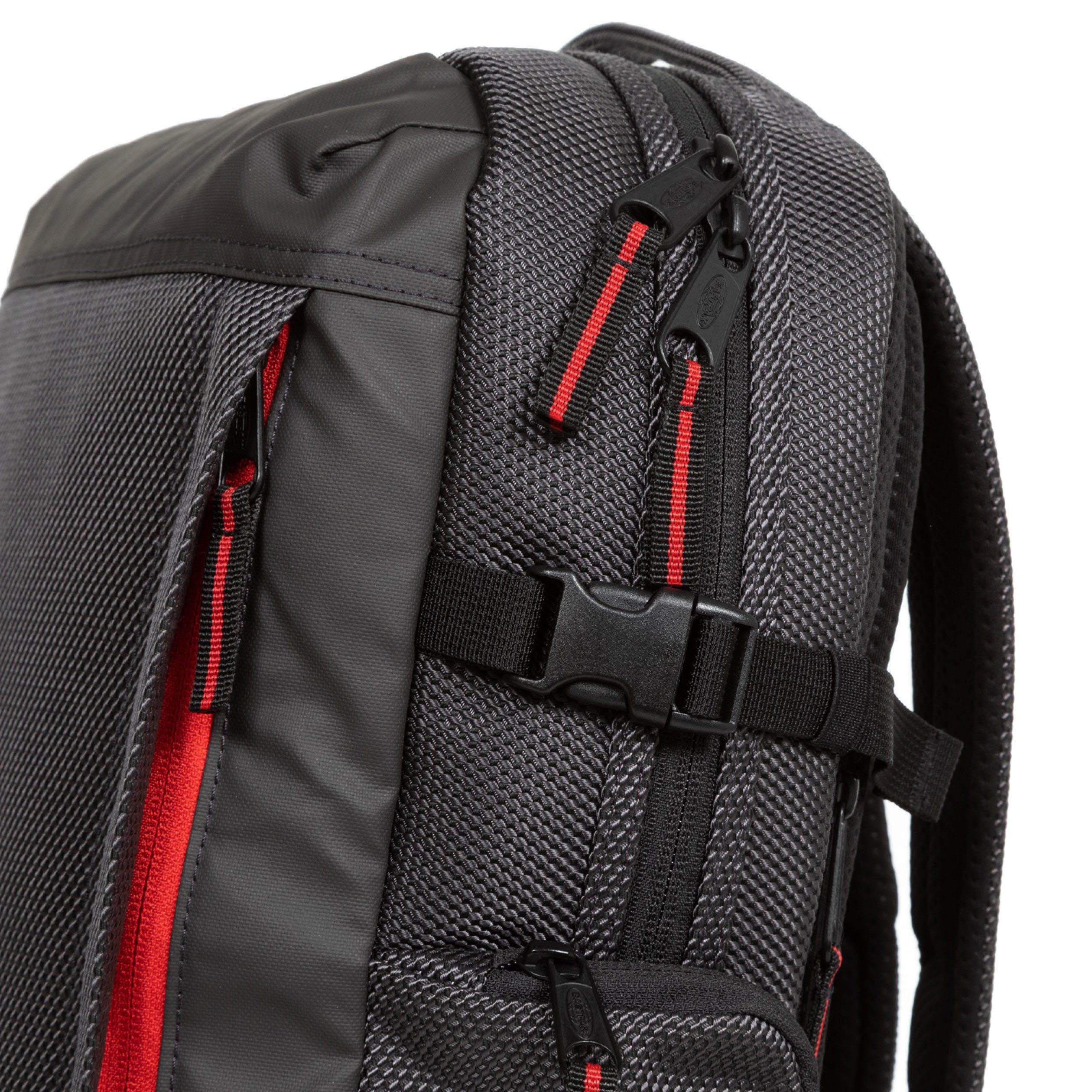 Eastpak Laptoprugzak TECUM M bevat gerecycled materiaal (global recycled standard)