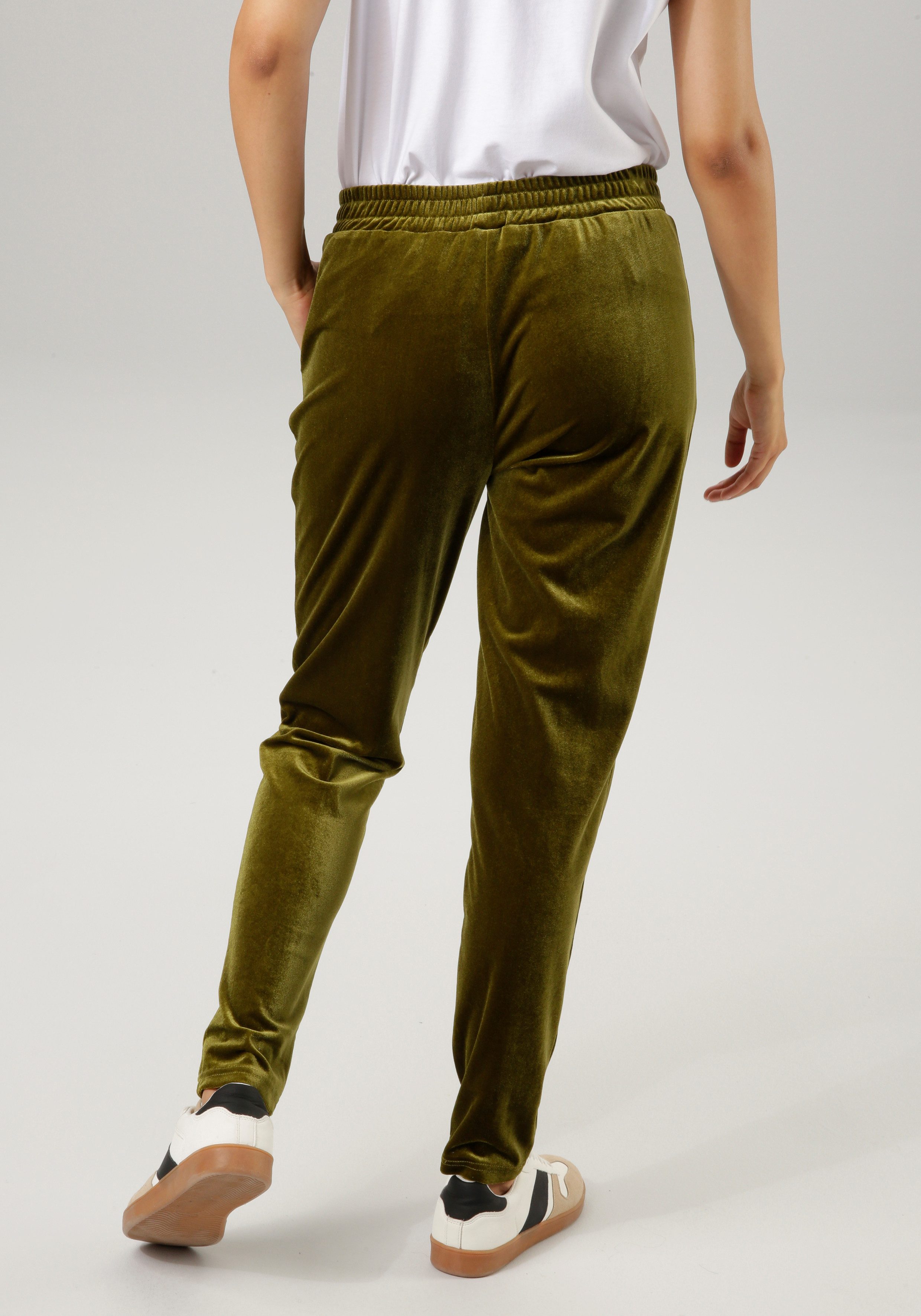 Aniston CASUAL Comfortbroek van edele glanzende fluweel