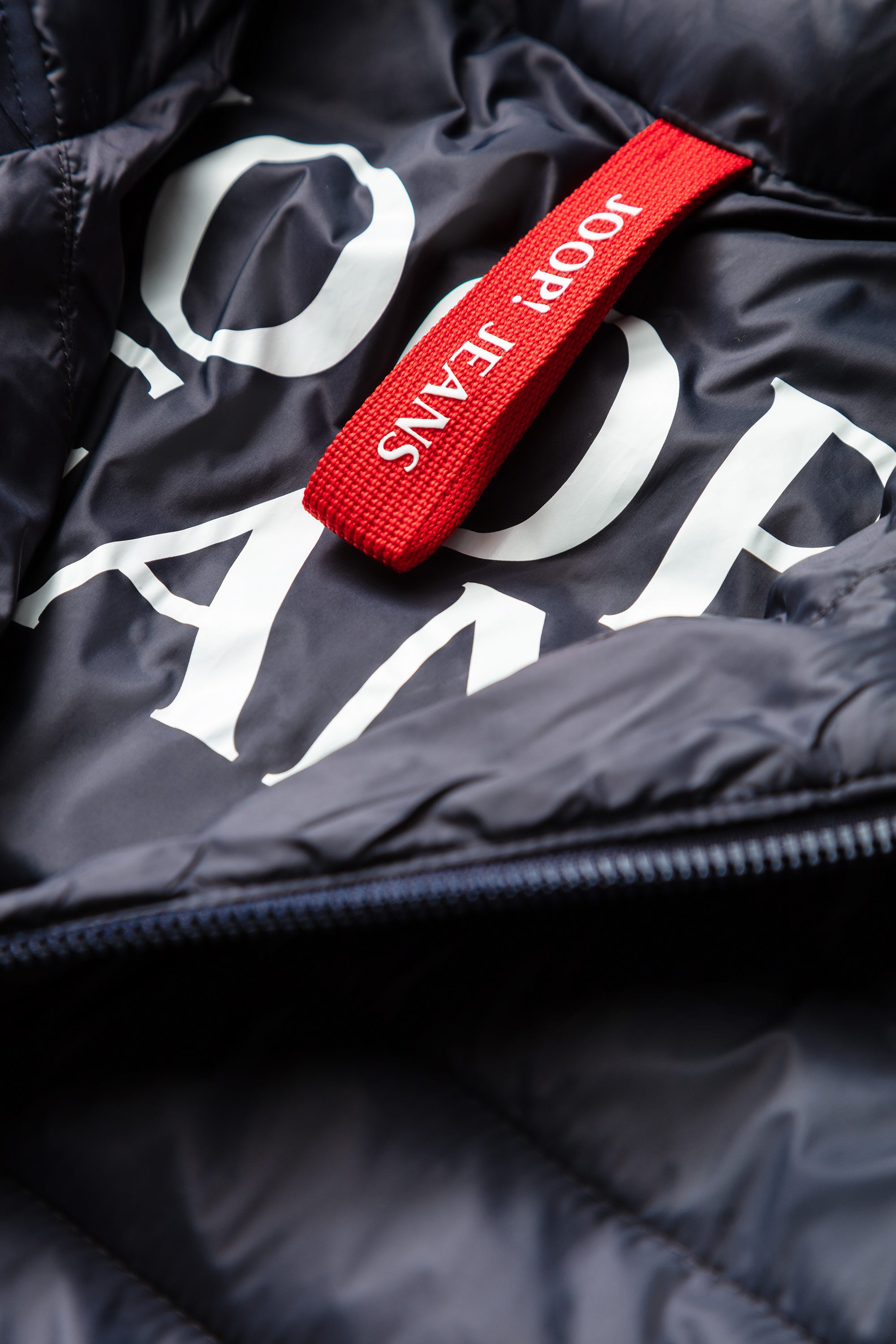 Joop Jeans Fleecejack met capuchon JOEL Stikpatroon aan de voorkant, logopatch op de mouw