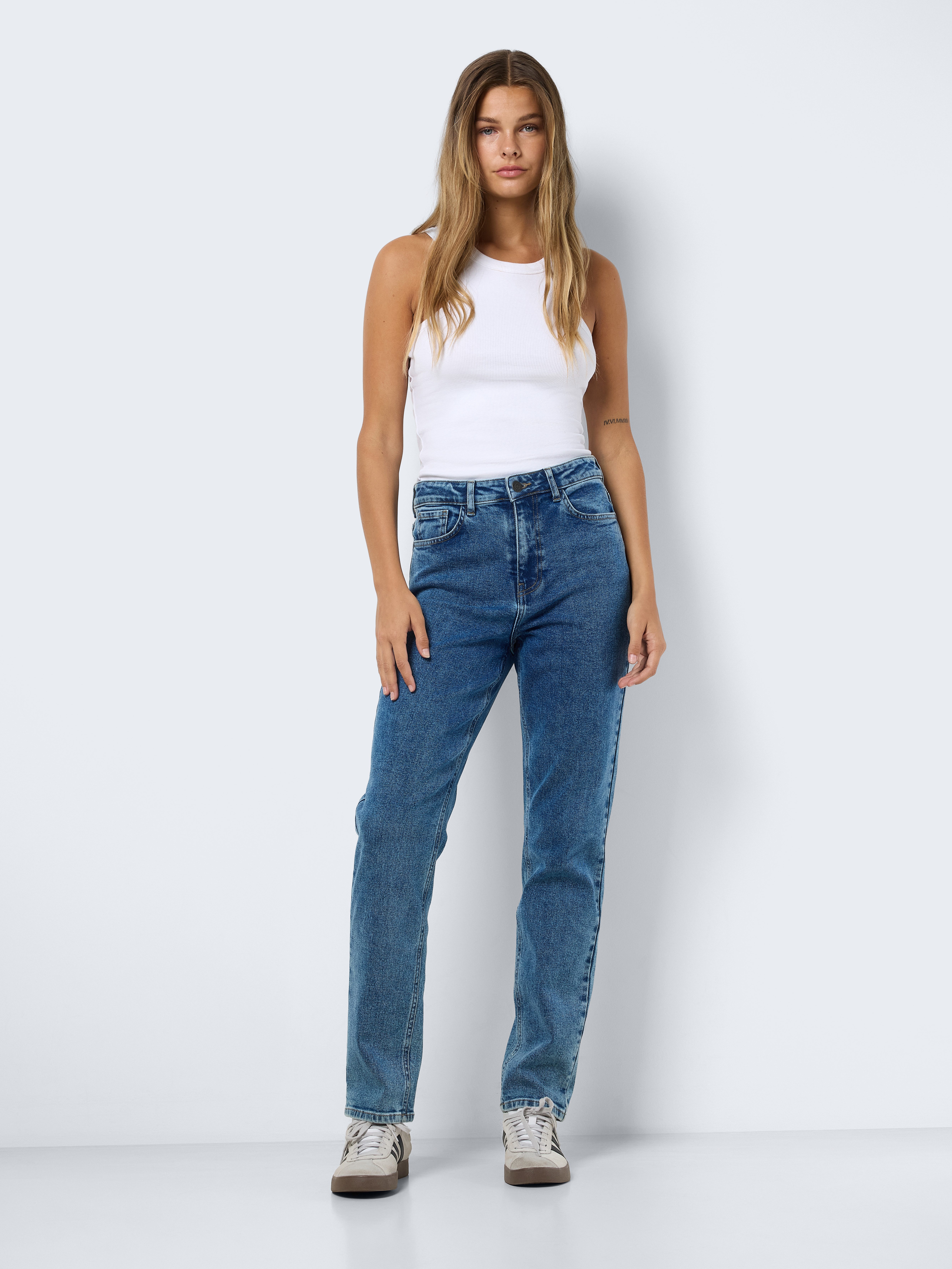 Noisy may High-waist jeans NMDAISY HW MOM FIT JEAN AZ394MB FWD NOOS