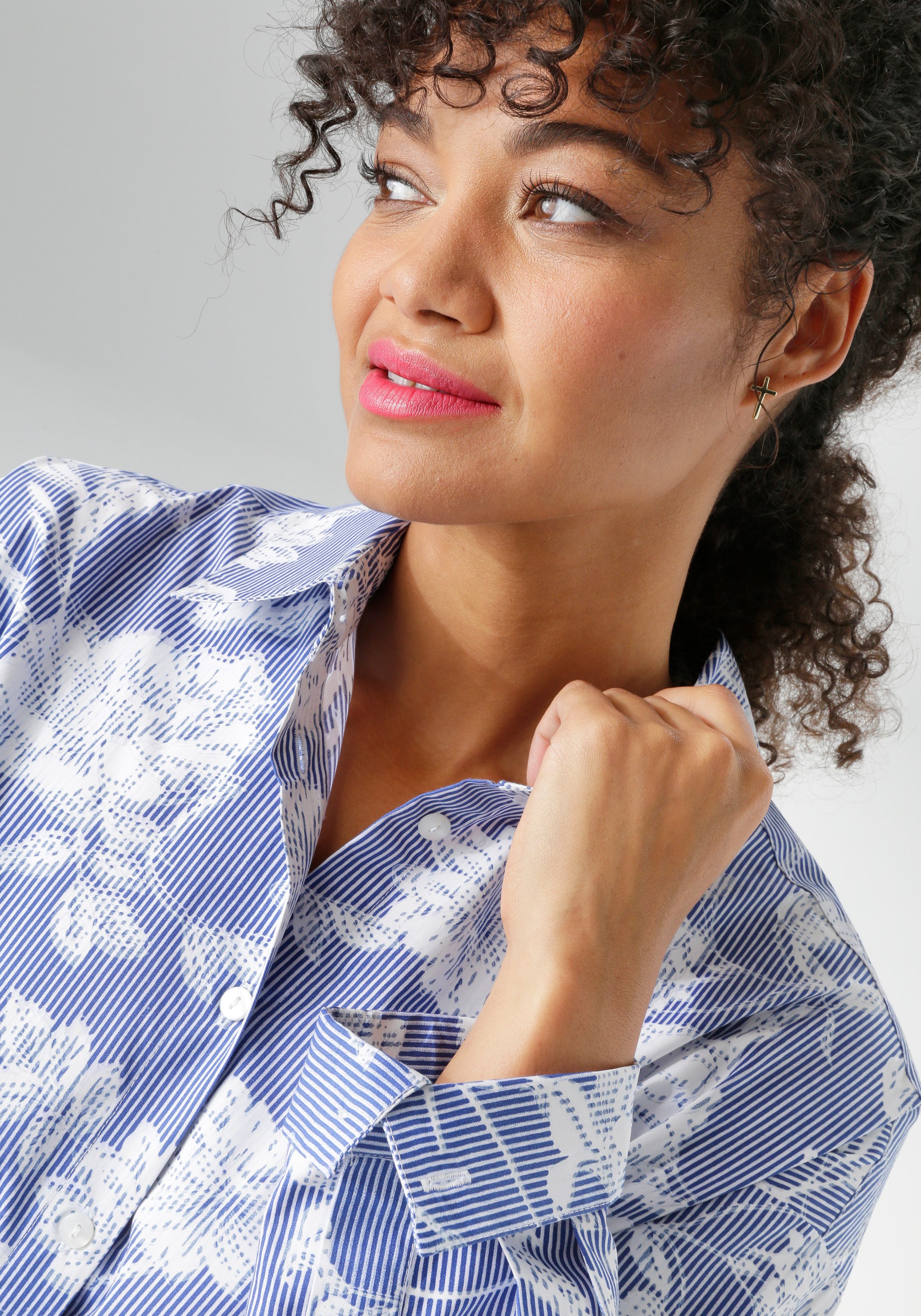 Aniston PLUS Overhemdblouse met trendy strepen en bloemenprint - nieuwe collectie