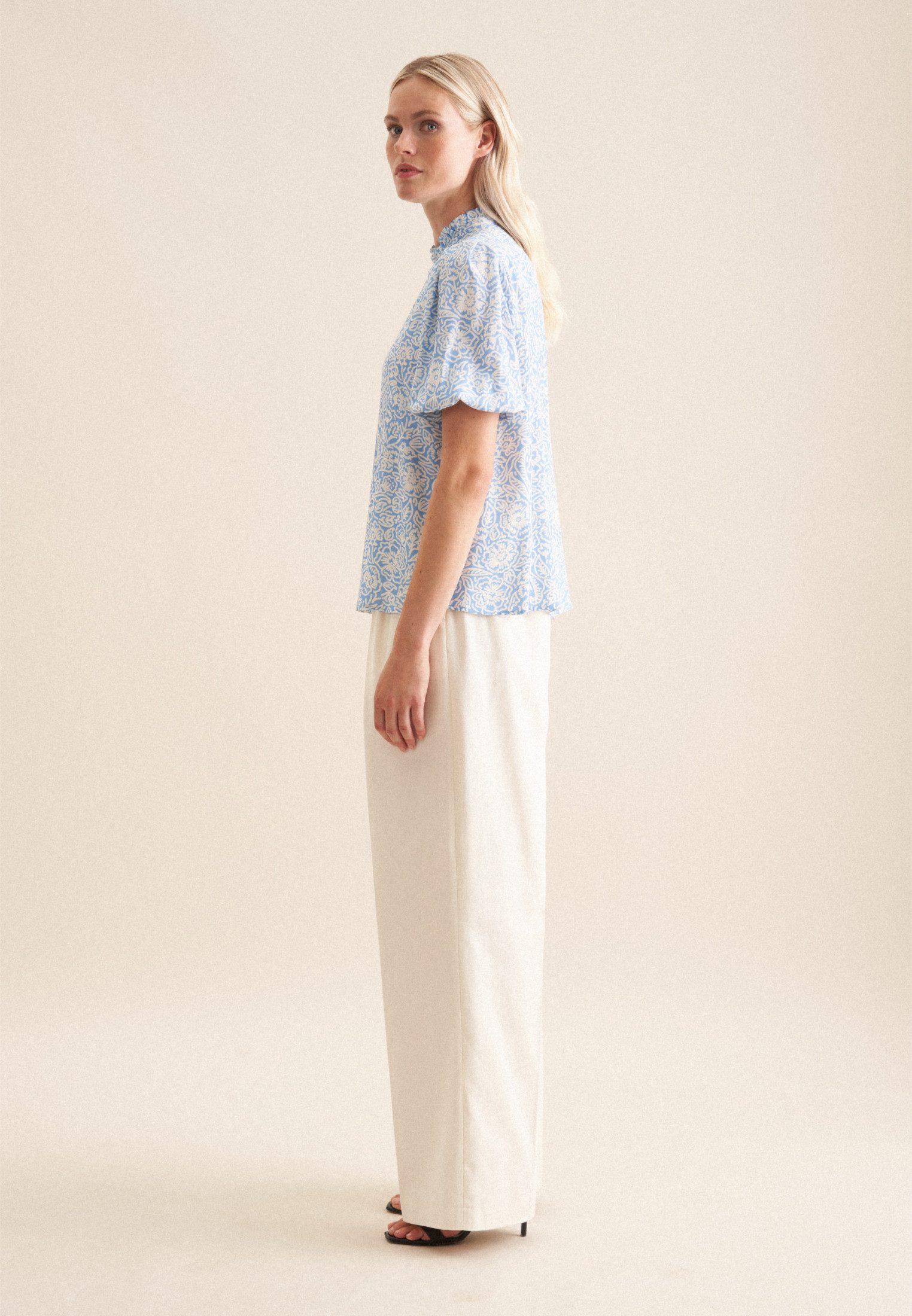 seidensticker Shirtblouse Zwarte roos Korte mouwen ronde hals in bloemmotief