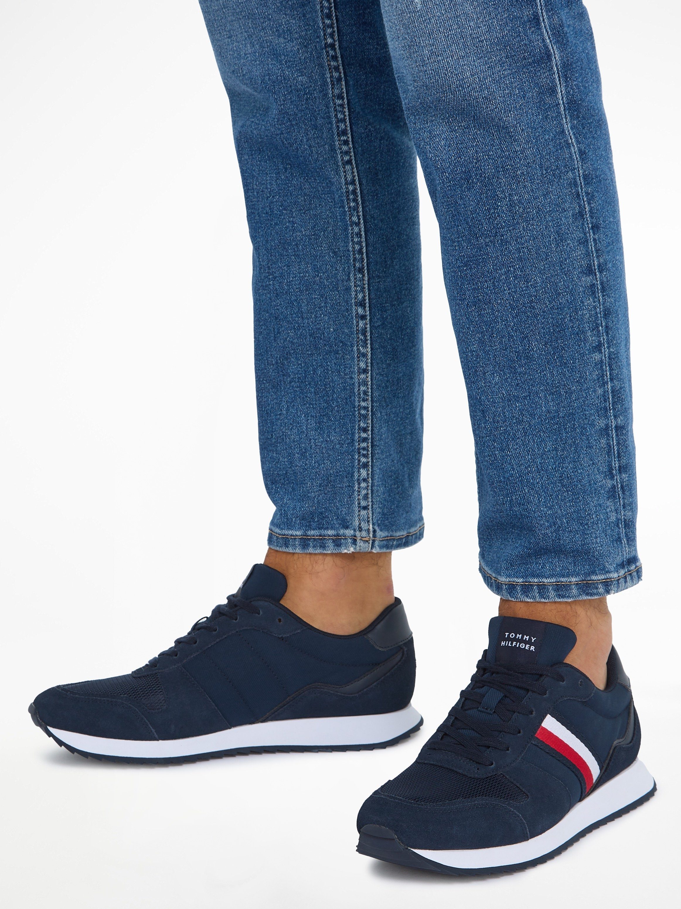 Tommy Hilfiger Sneakers RUNNER EVO MIX ESS met zijstrepen, vrijetijdsschoen, lage schoen, veterschoen