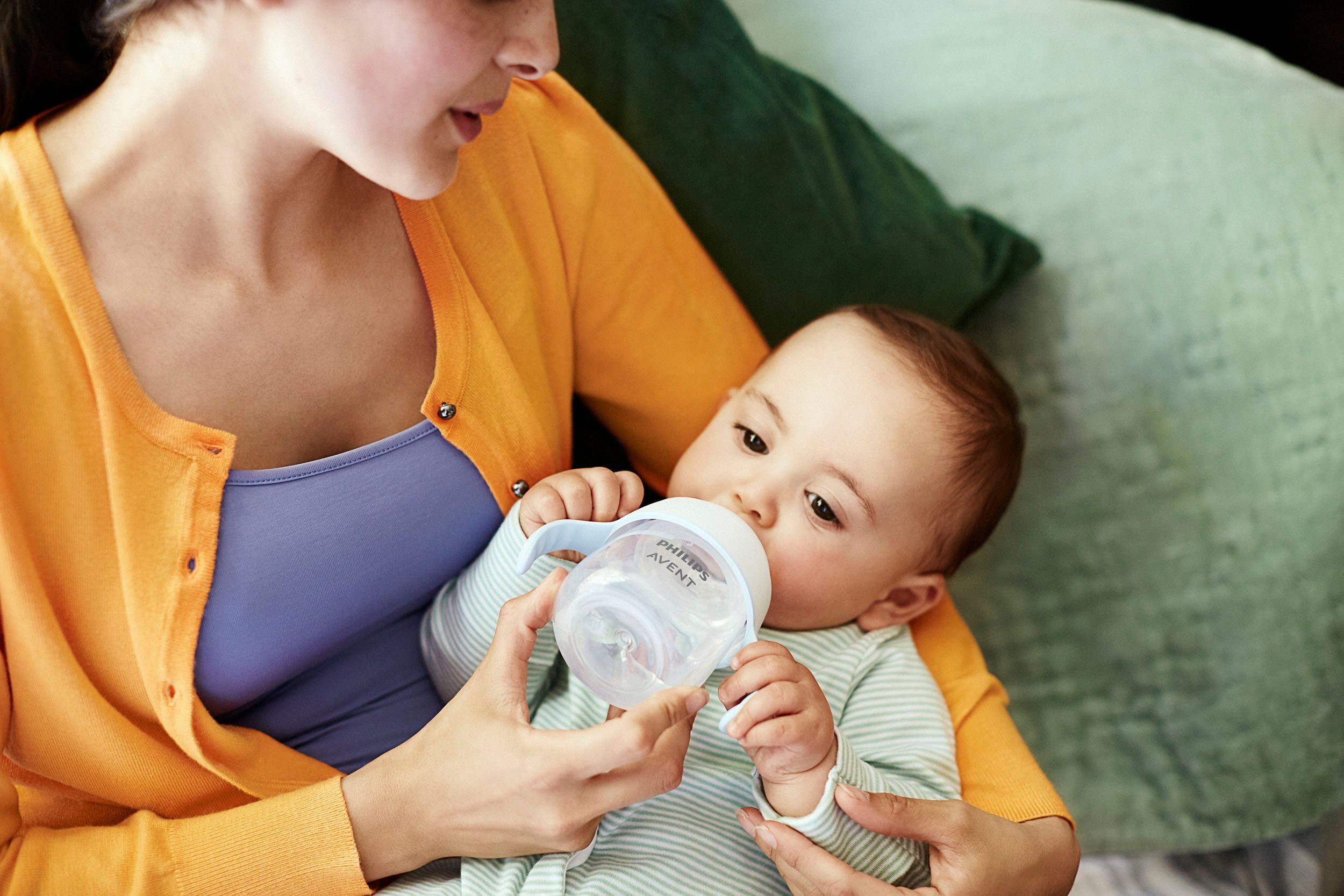Philips AVENT Babyfles Natural Response SCF263/61 met leergrepen, 125 ml, vanaf 6 maanden