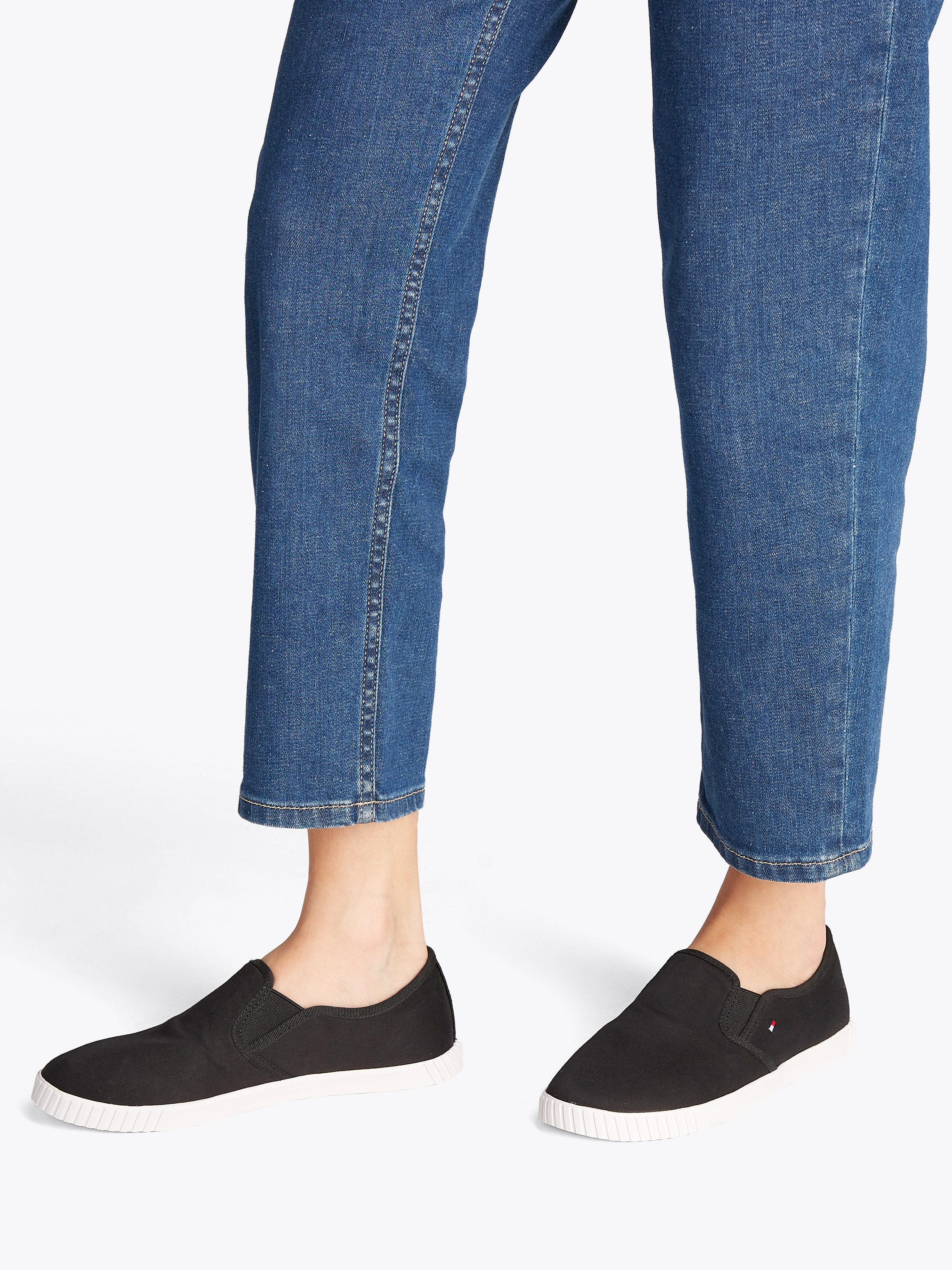 Tommy Hilfiger Slip-on sneakers CANVAS SLIP-ON SNEAKER , vrijetijdsschoen, instapschoen, slipper, lage schoen, vlaggenborduring