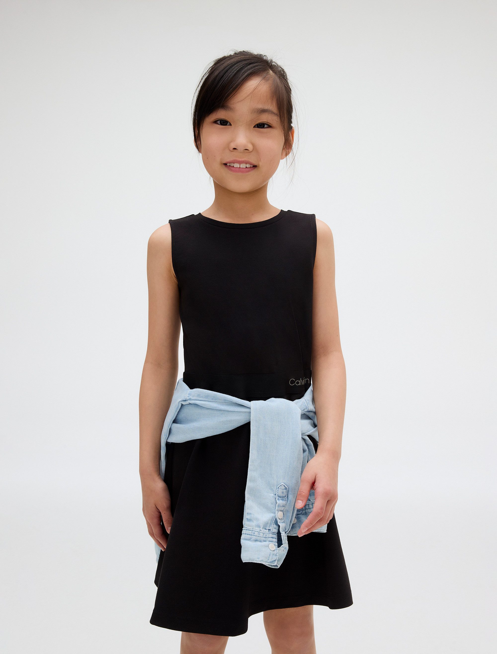 Calvin Klein Mini-jurk FIT FLARE SLEEVELESS PUNTO DRESS Logo-tape-afwerking aan de taille