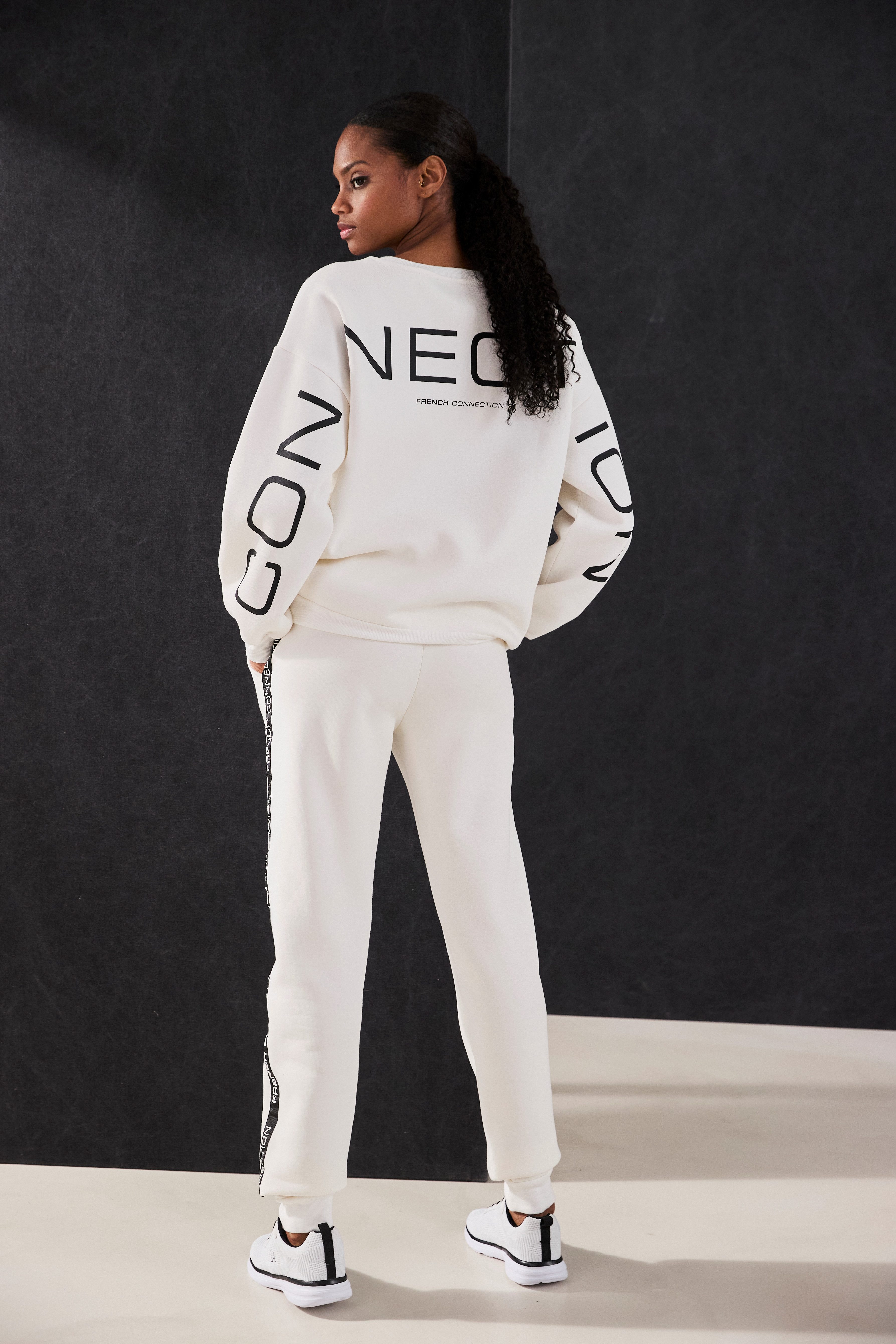 French Connection Sweatbroek met zij contraststrepen en logo-print