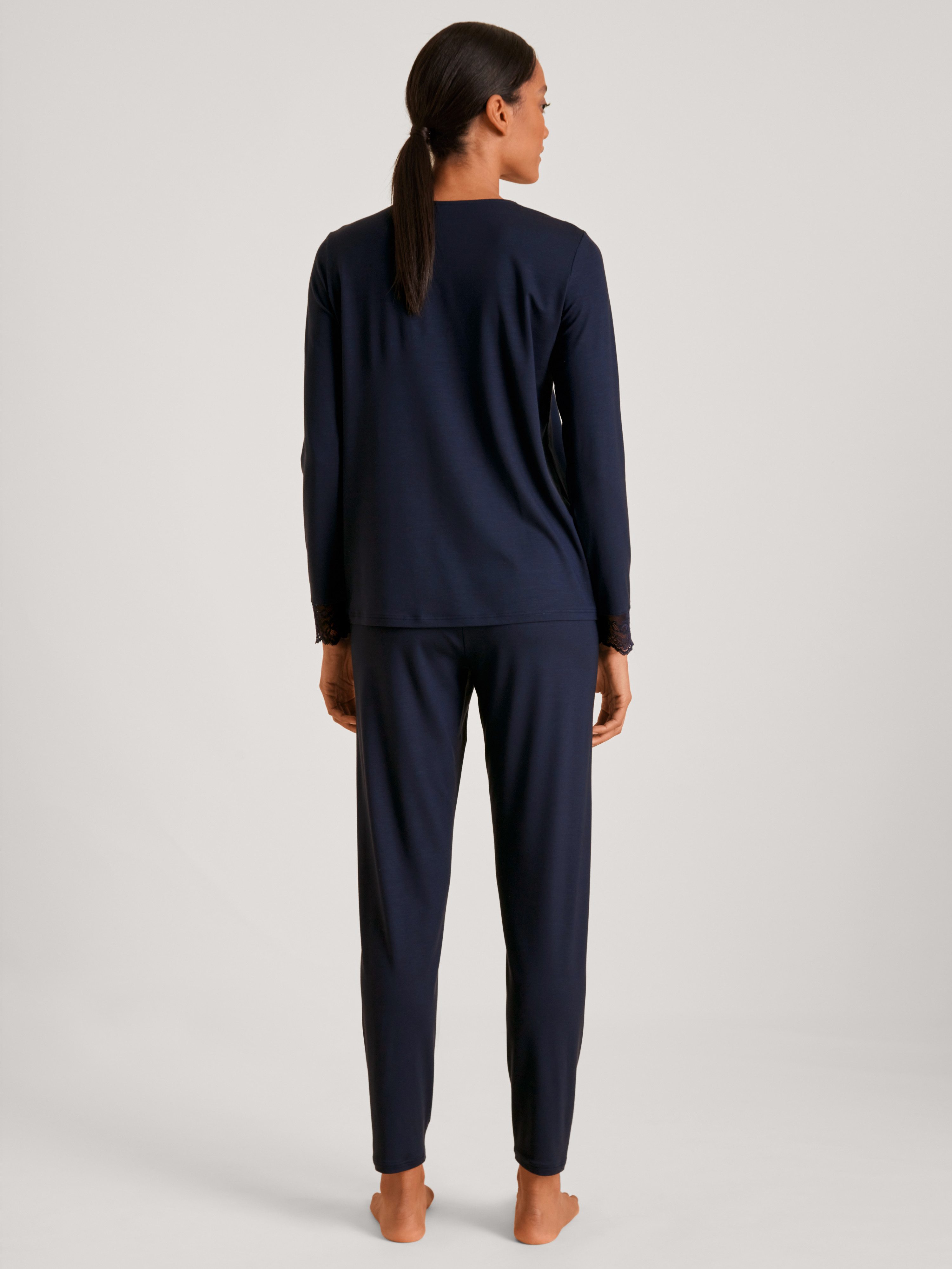 CALIDA Pyjama Elegant Dreams met puntige zoom en -boord (2-delig)