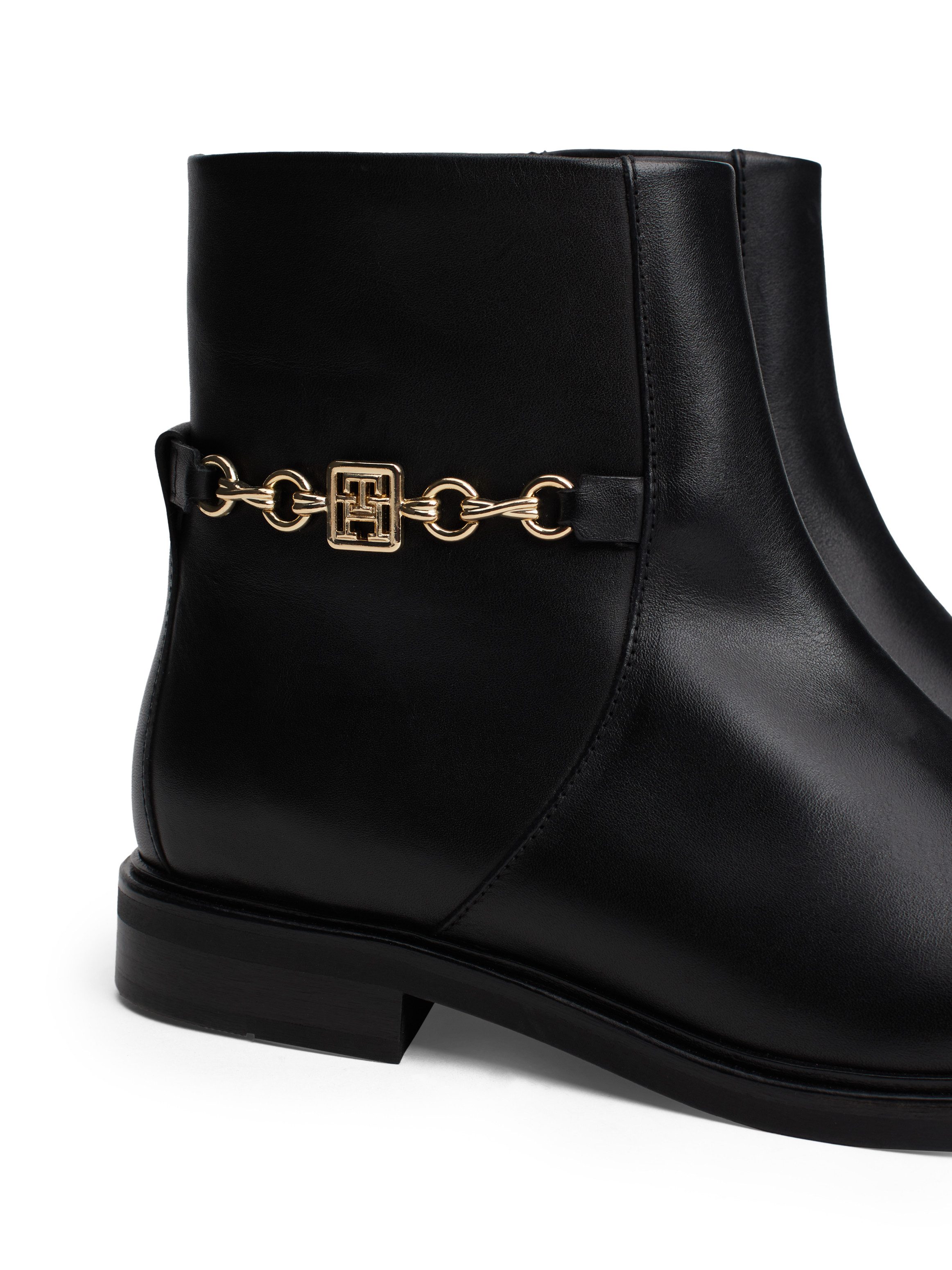 Tommy Hilfiger Laarsjes TH CHAIN LEATHER LOW BOOTIE blokhak, business schoen, ankleboots met gouden decoratieve ketting