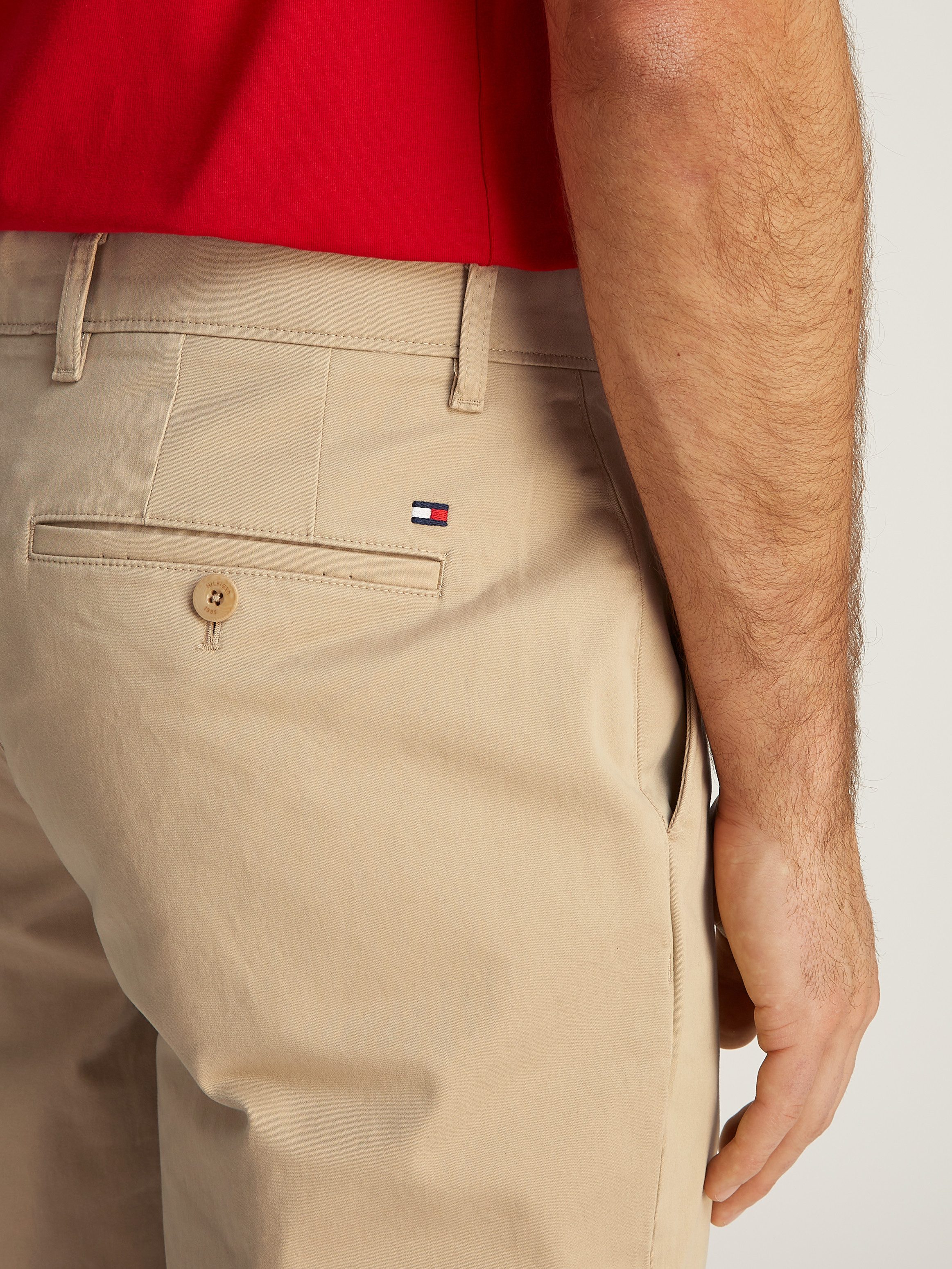 Tommy Hilfiger Chino DENTON CHINO SATIN met achterzakken met knoop logo-borduursel