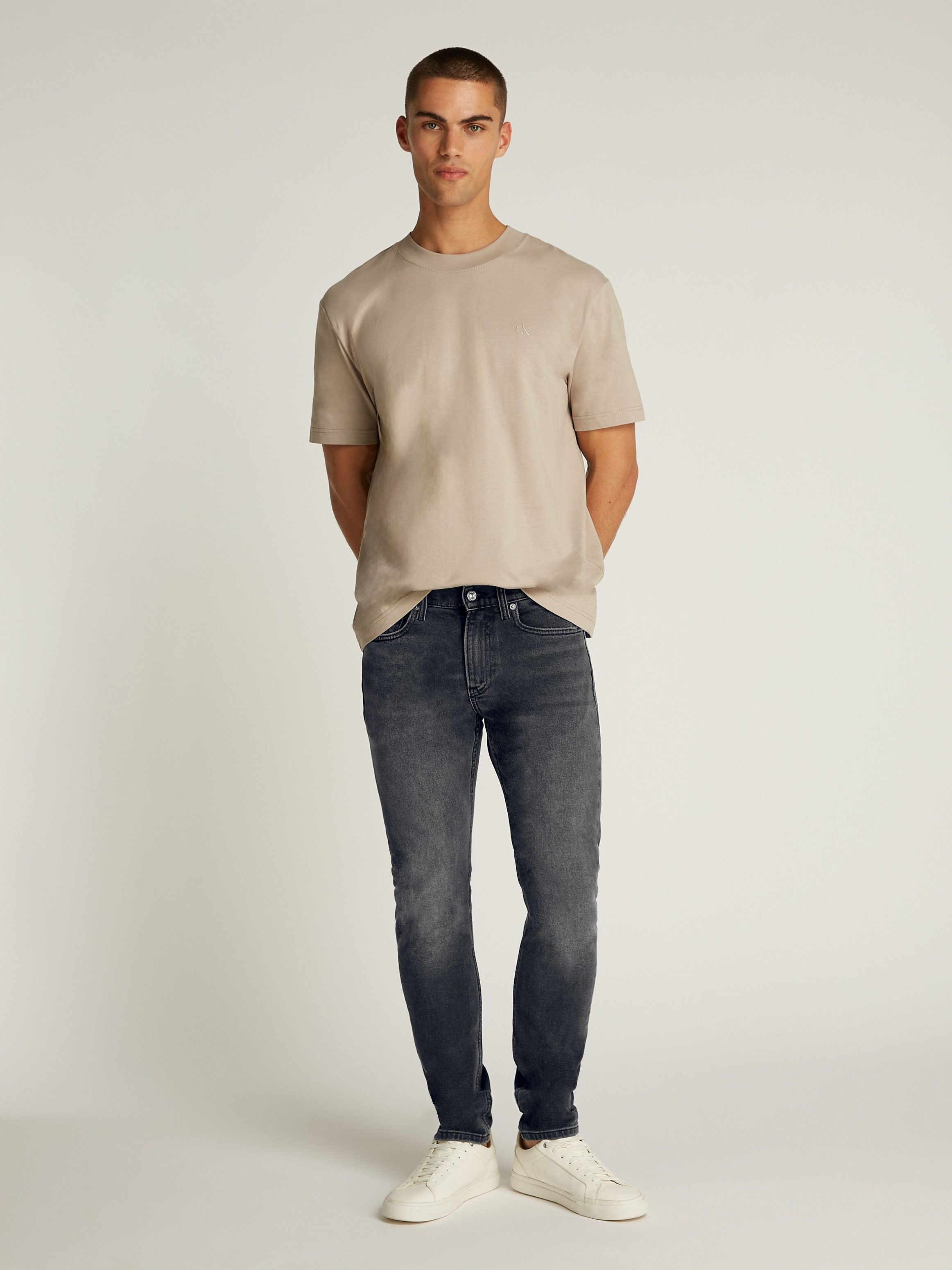Calvin Klein Slim fit jeans SLIM TAPER Muntzakje, logo borduursel