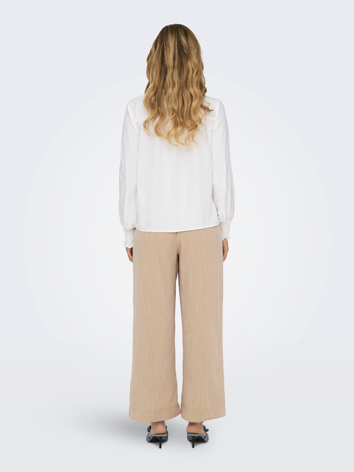 Only Shirt ONLMETTE V-NECK LS SMOCK TOP NOOS WVN