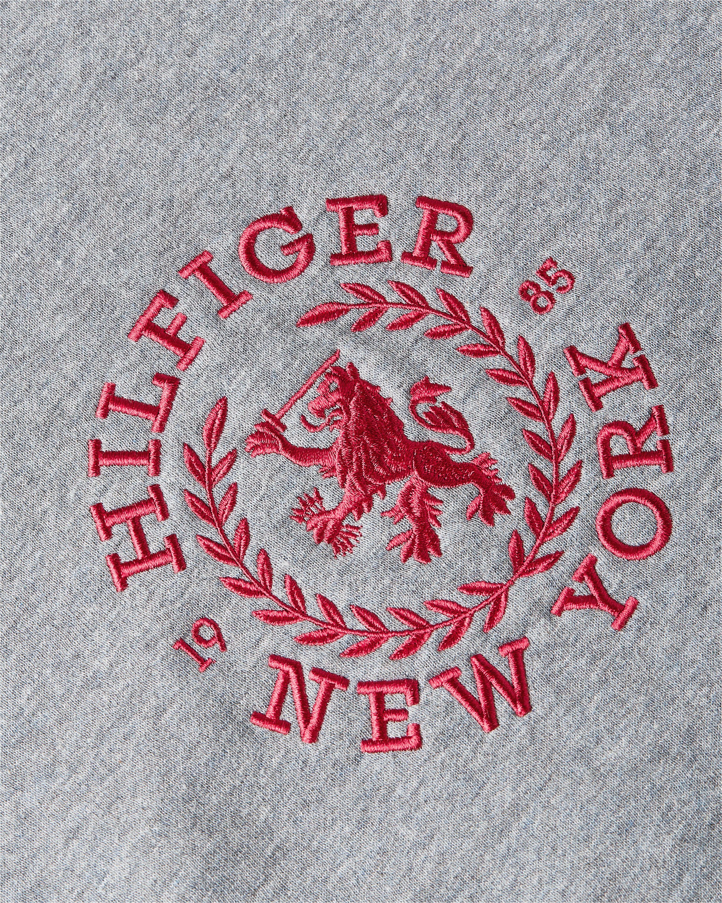 Tommy Hilfiger Sweatshirt SMALL CREST CREWNECK met logoborduursel op borsthoogte