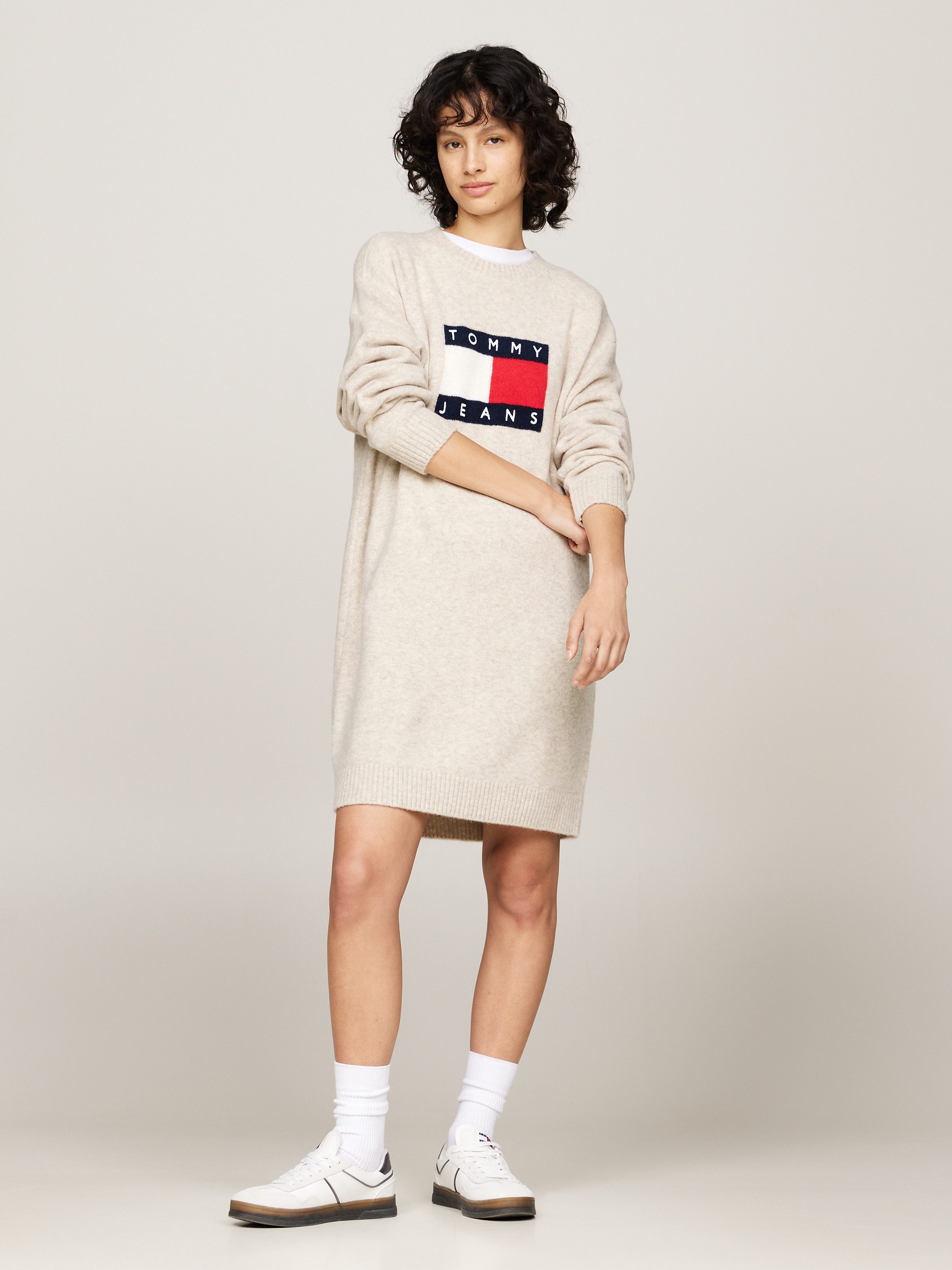 Tommy Jeans Curve Gebreide jurk TJW MLNGE FLAG SWEATER DRESS EXT in grote maten, met wolpercentage en elastaan, logo-vlag dames gebreide jurken maat