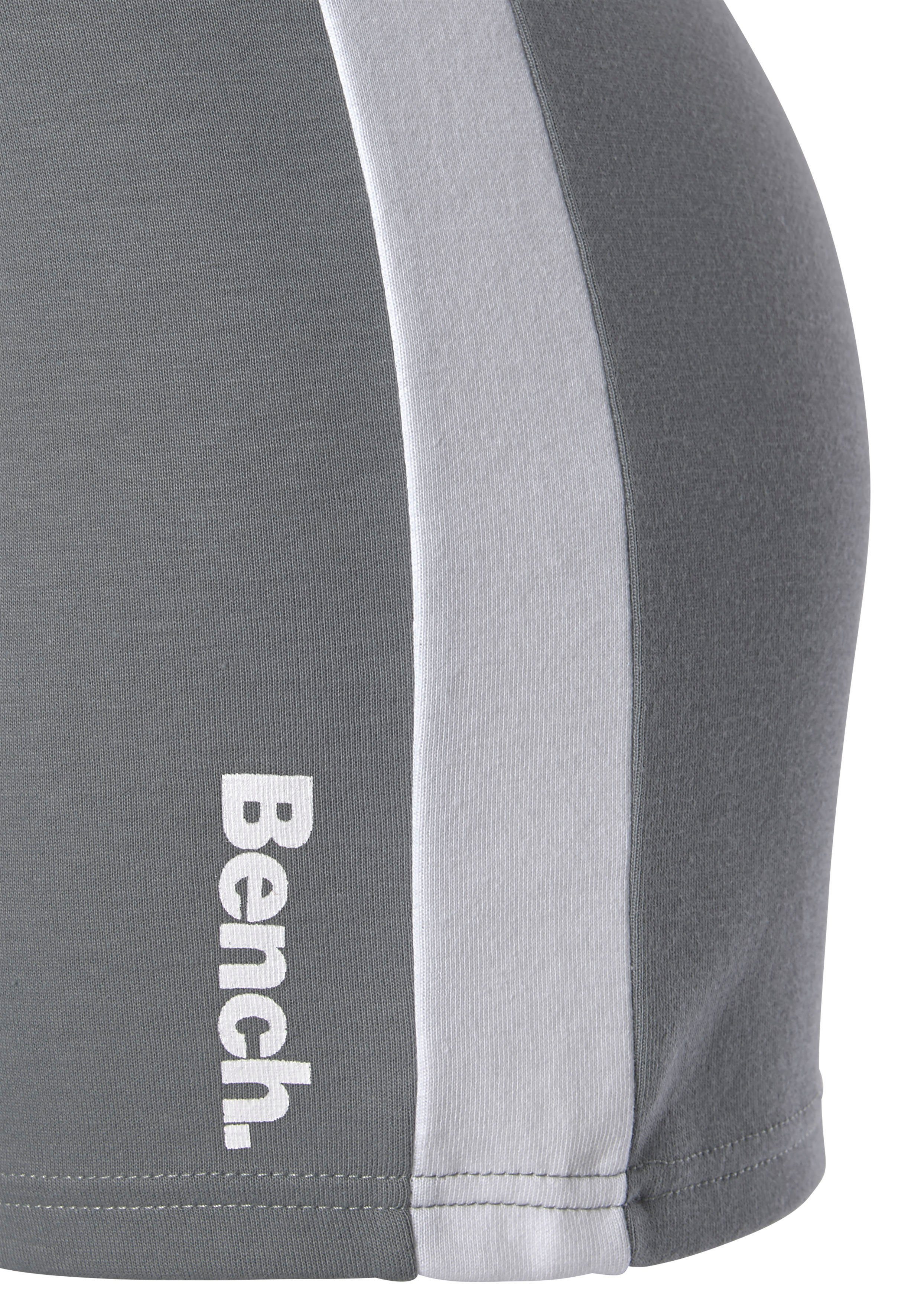 Bench. Loungewear Relaxshorts Korte broek met zijstrepen, loungewear