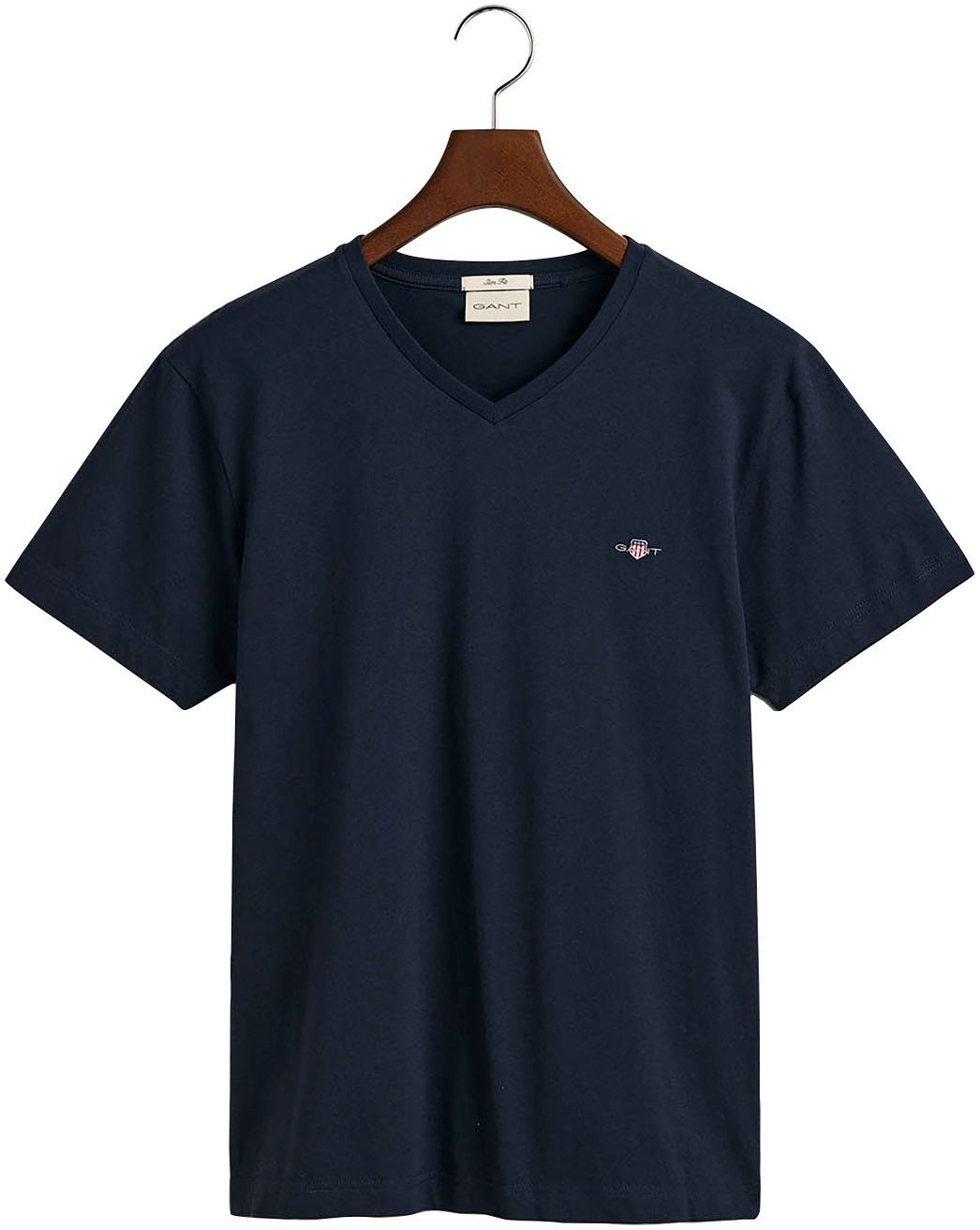 Gant T-shirt SLIM SHIELD V-NECK T-SHIRT met een klein geborduurd logo op de borst