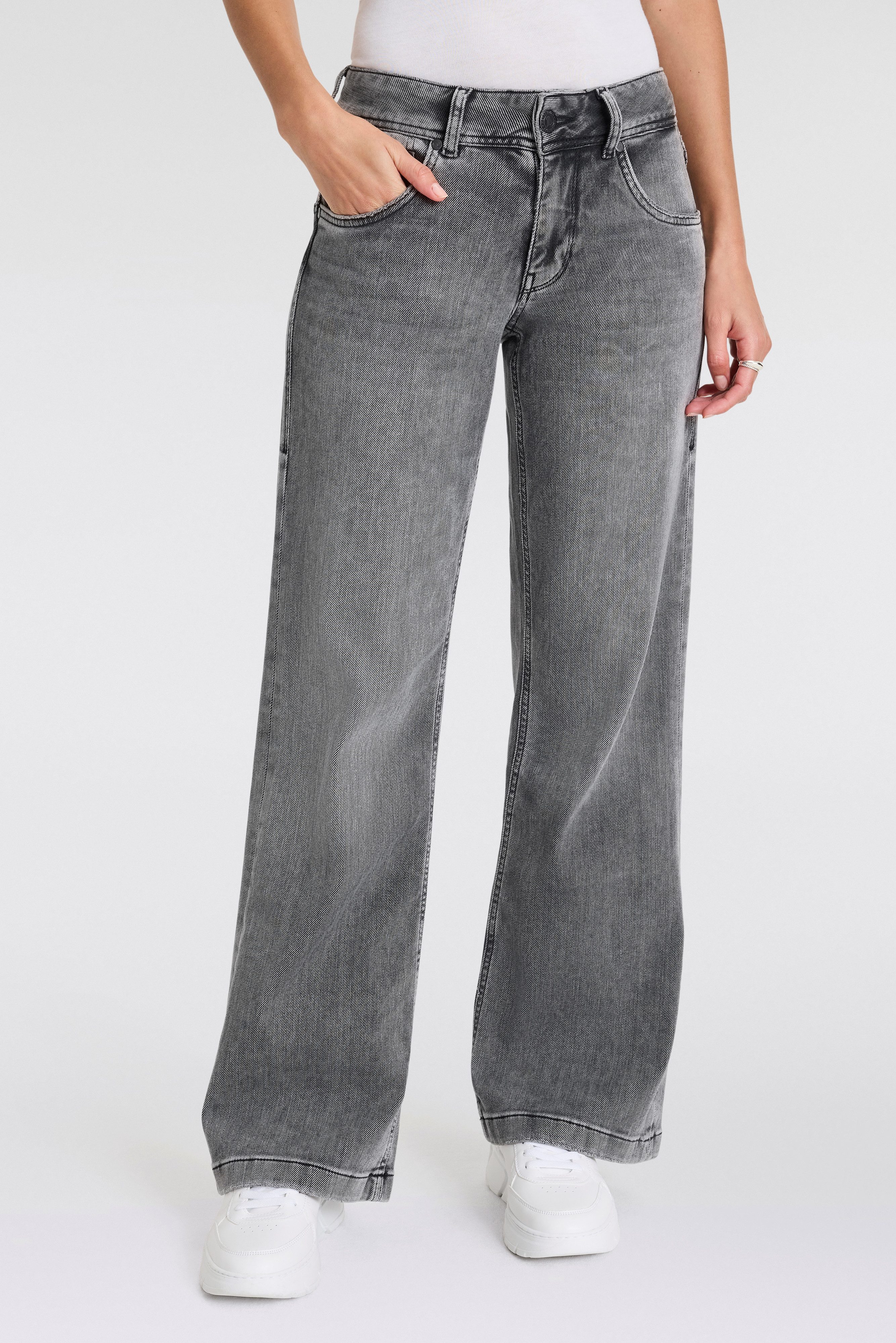 Herrlicher Bootcut jeans Edna Organic Denim Brushed met markante zakafwerkingen achter