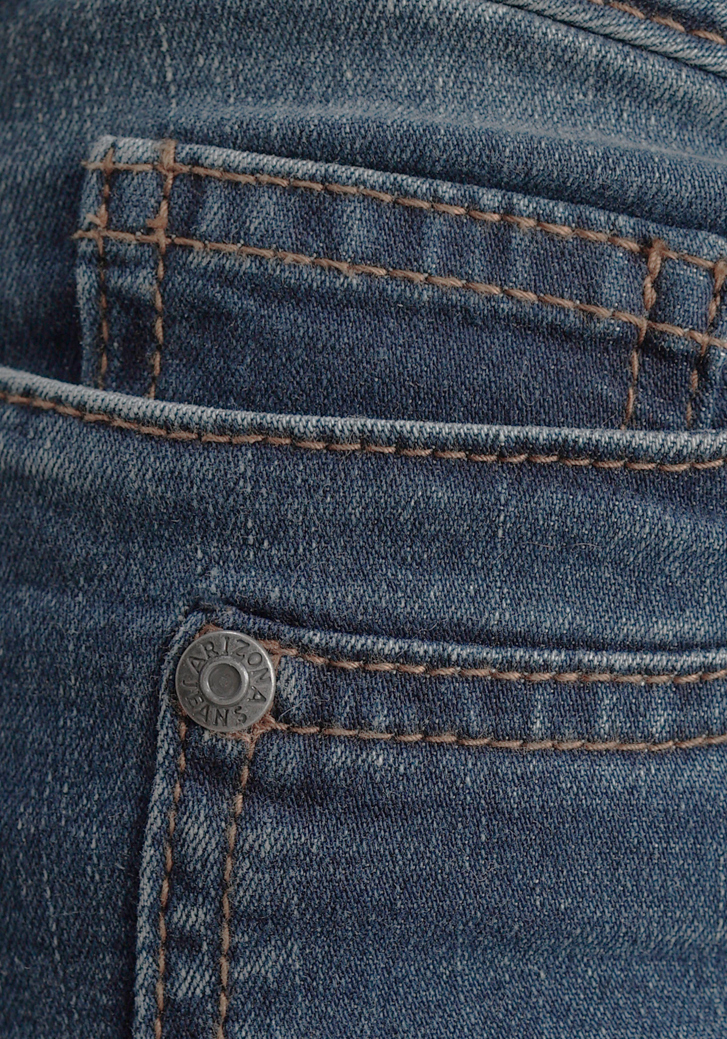 Arizona Bootcut jeans Met geren uitlopende pasvorm, lage taille, elastisch materiaal