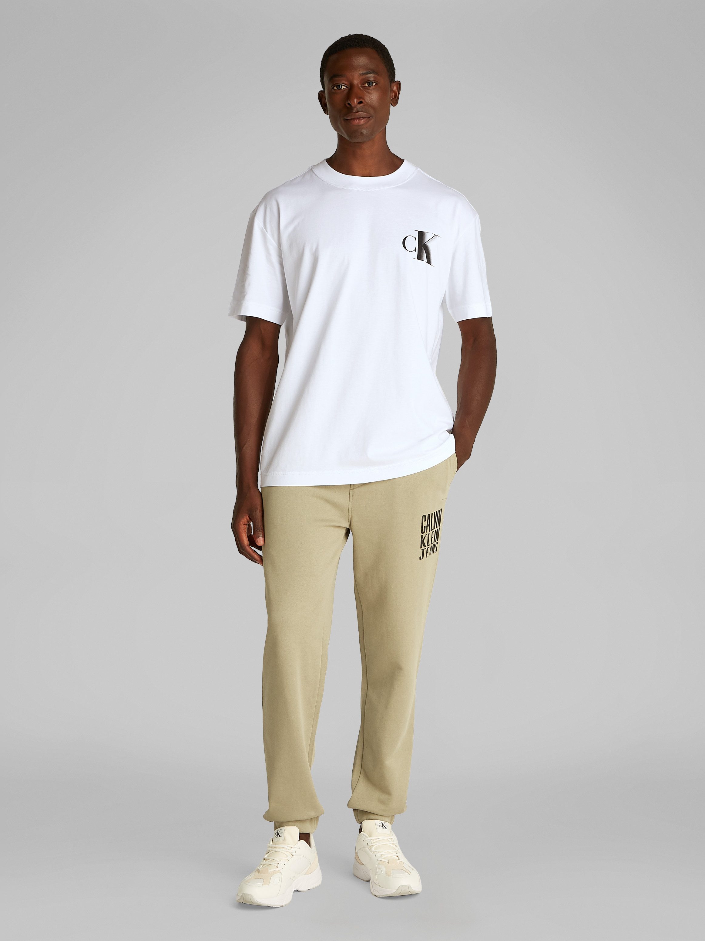Calvin Klein T-shirt BOLD CK TEE met groot logo op de rug
