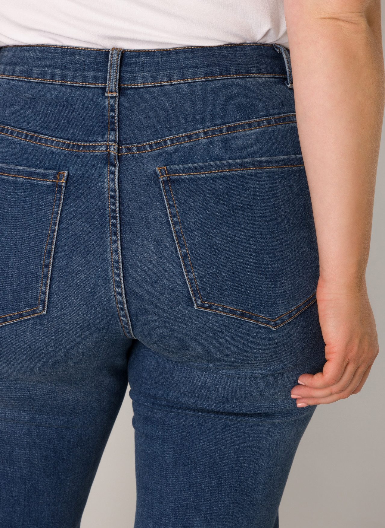 Base Level Curvy Slim fit jeans in grote maten