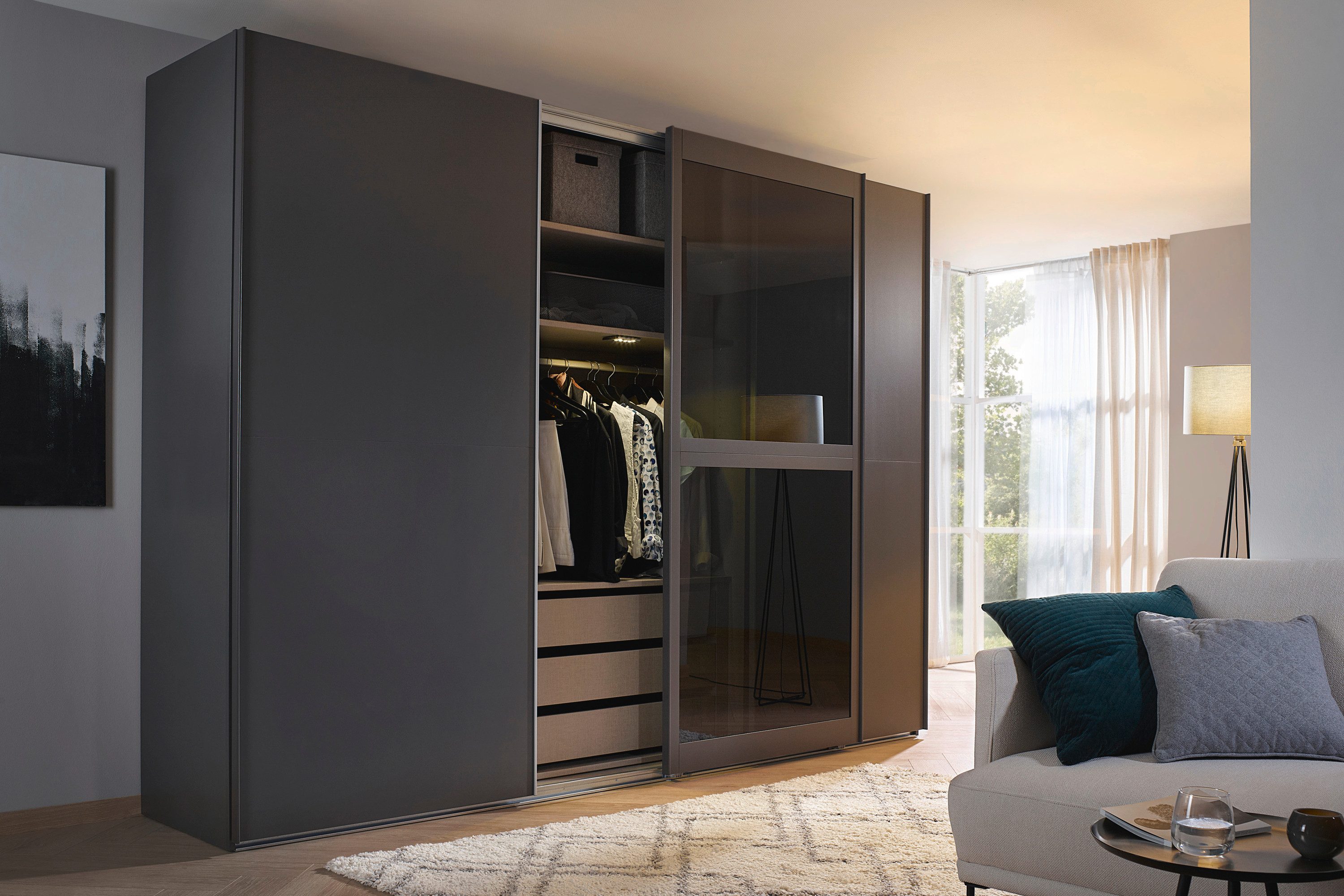rauch Schuifdeurkast Kledingkast Kast Garderobe Slaapkamerkast LUMIS met glazen deuren van transparant grijs glas made in germany