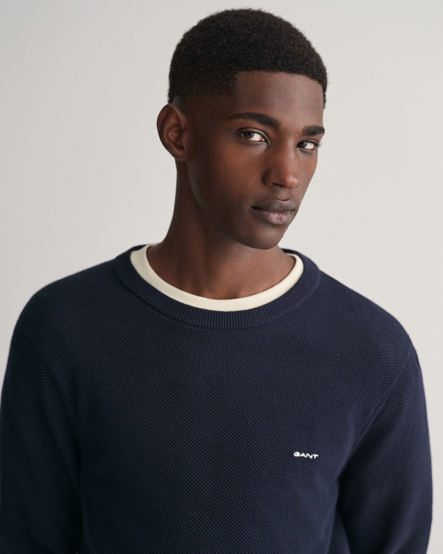 Gant Trui met ronde hals COTTON PIQUE C-NECK met logoborduursel op borsthoogte