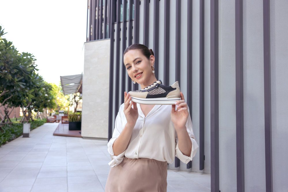 Remonte Plateausneakers , vrijetijdsschoen, lage schoen, veterschoen, vegan, contrastafwerking