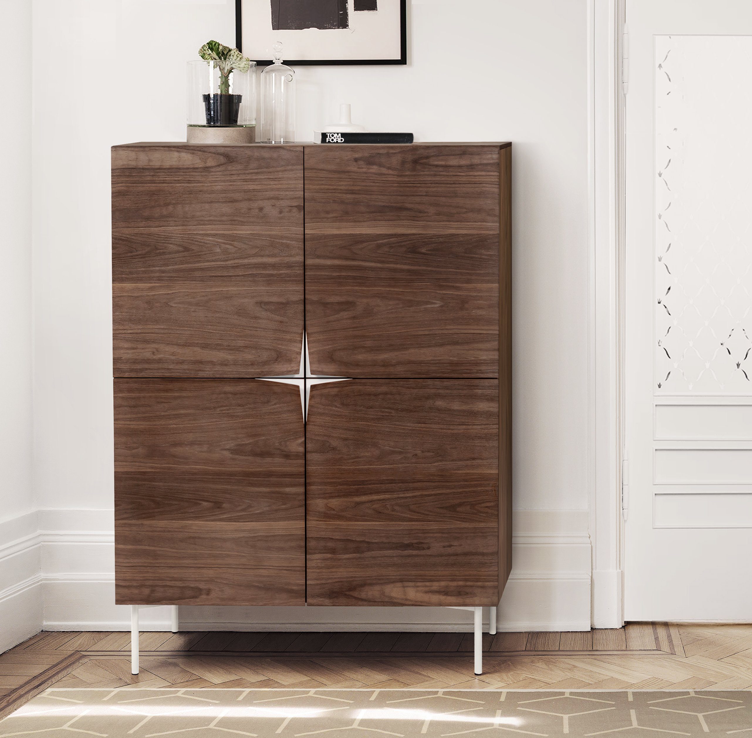 Woodman Hoge kast Houtfineer van eiken, in Scandinavisch design