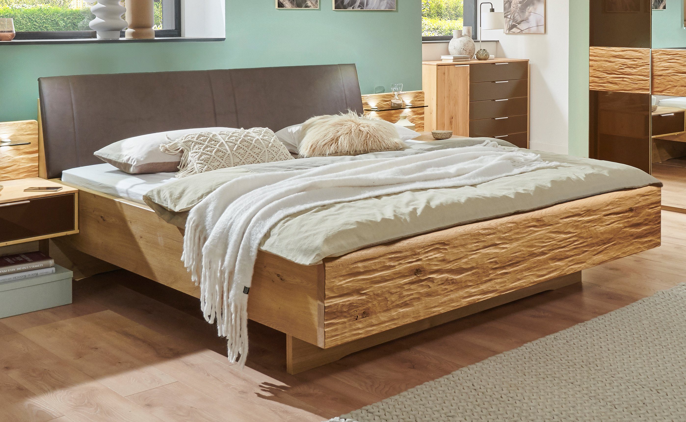WIEMANN Futonbed Cordoba Garneringen in rifhout bekleed hoofdbord in imitatieleer mokka