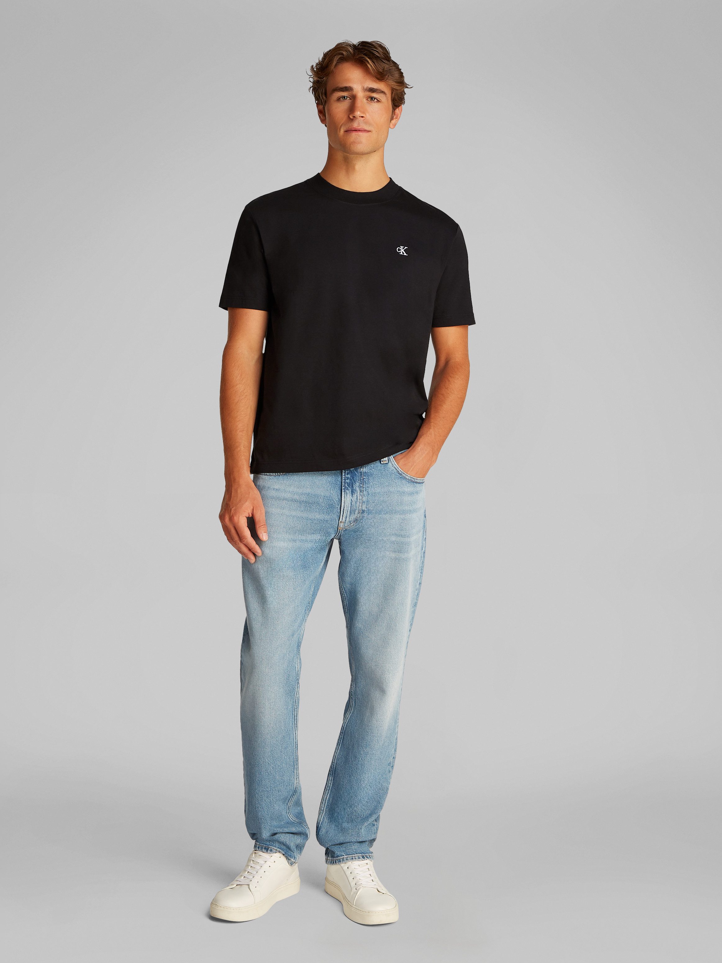 Calvin Klein T-shirt SERIF FONT GRAPHIC TEE met groot logo op de rug