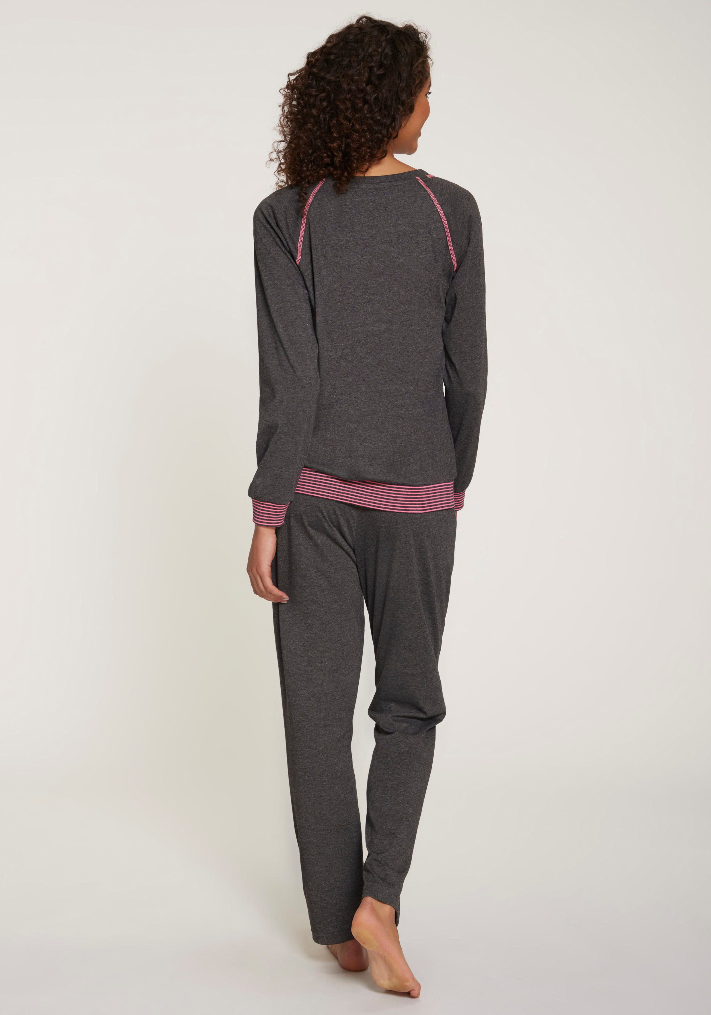 Vivance Dreams Pyjama met decoratieve flatlock-naden in neonkleuren (2-delig)