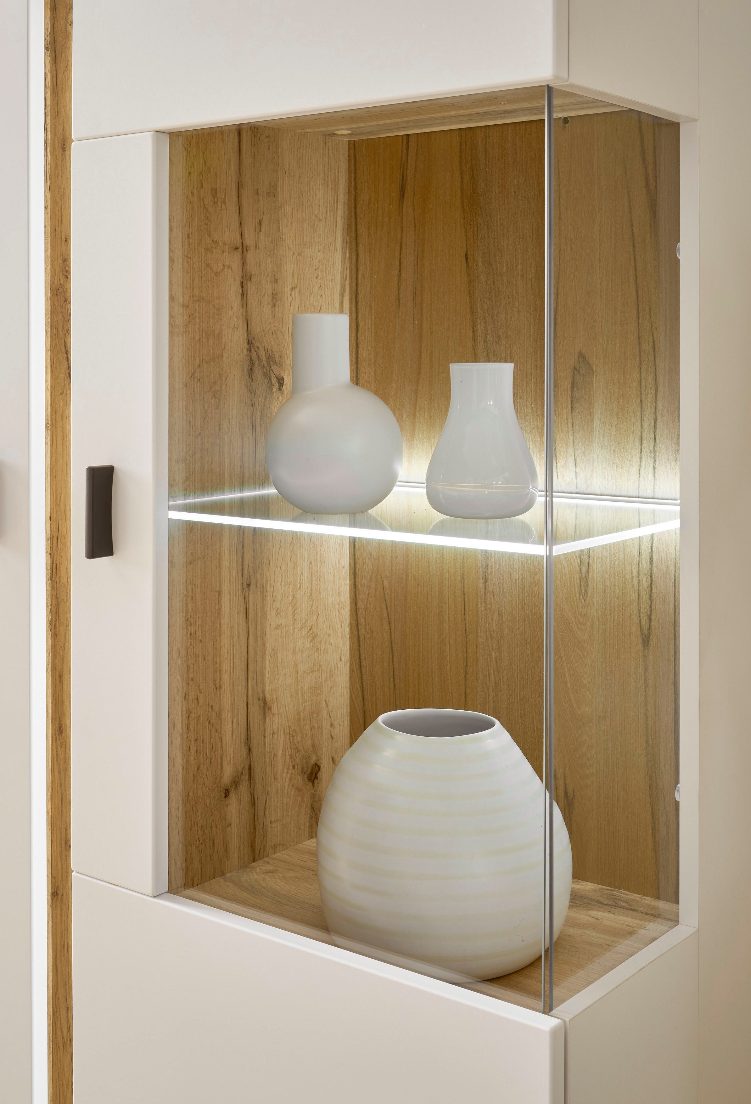 INOSIGN Vitrinekast LONG ISLAND, opberghangkast in moderne trendkleur, inclusief verticale verlichting, breedte 80 cm (1 stuk)
