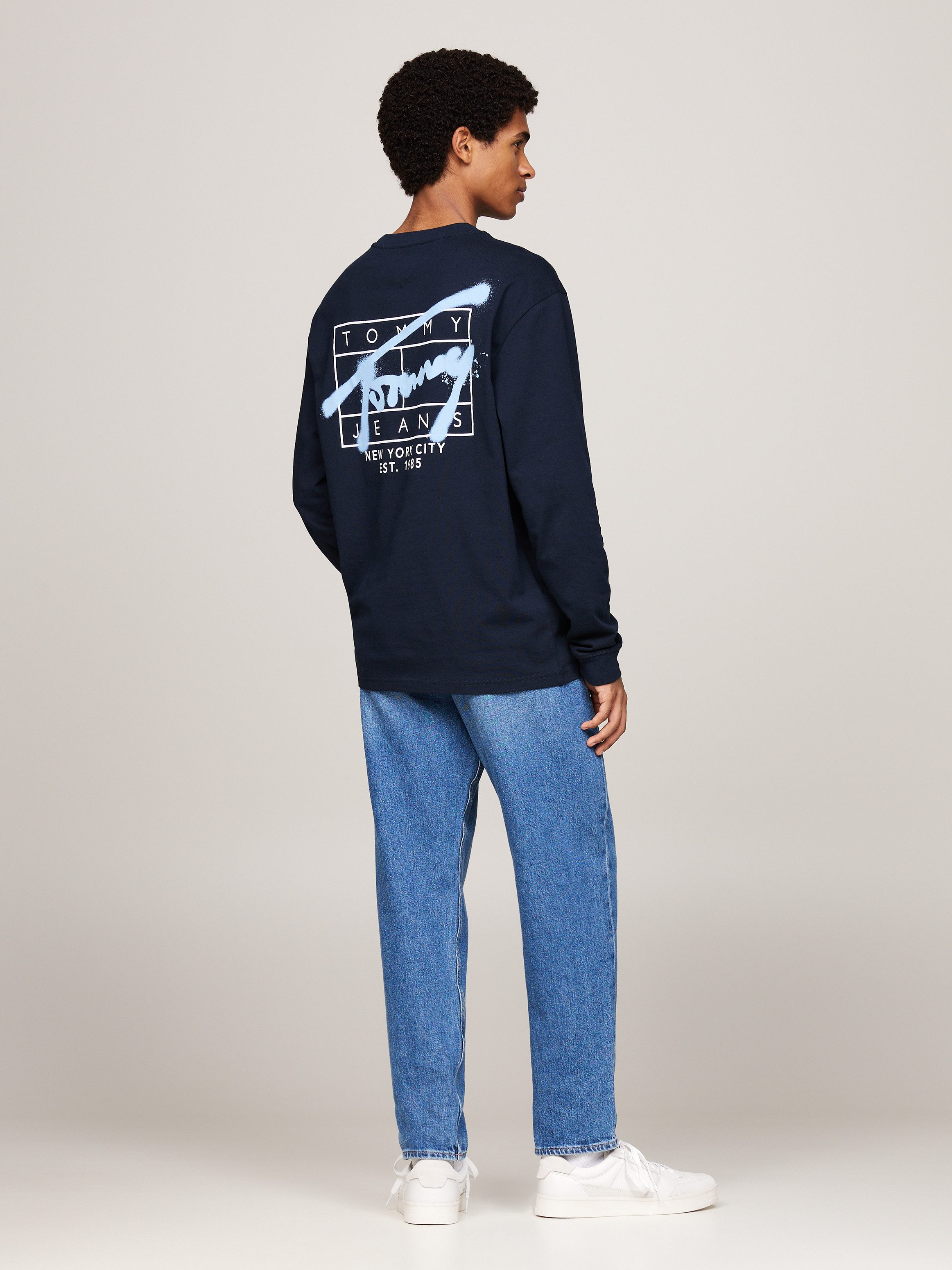 Tommy Jeans Plus Longsleeve TJM REG SPRAY TEE LS EXT Grote maten, met grote print op de rug