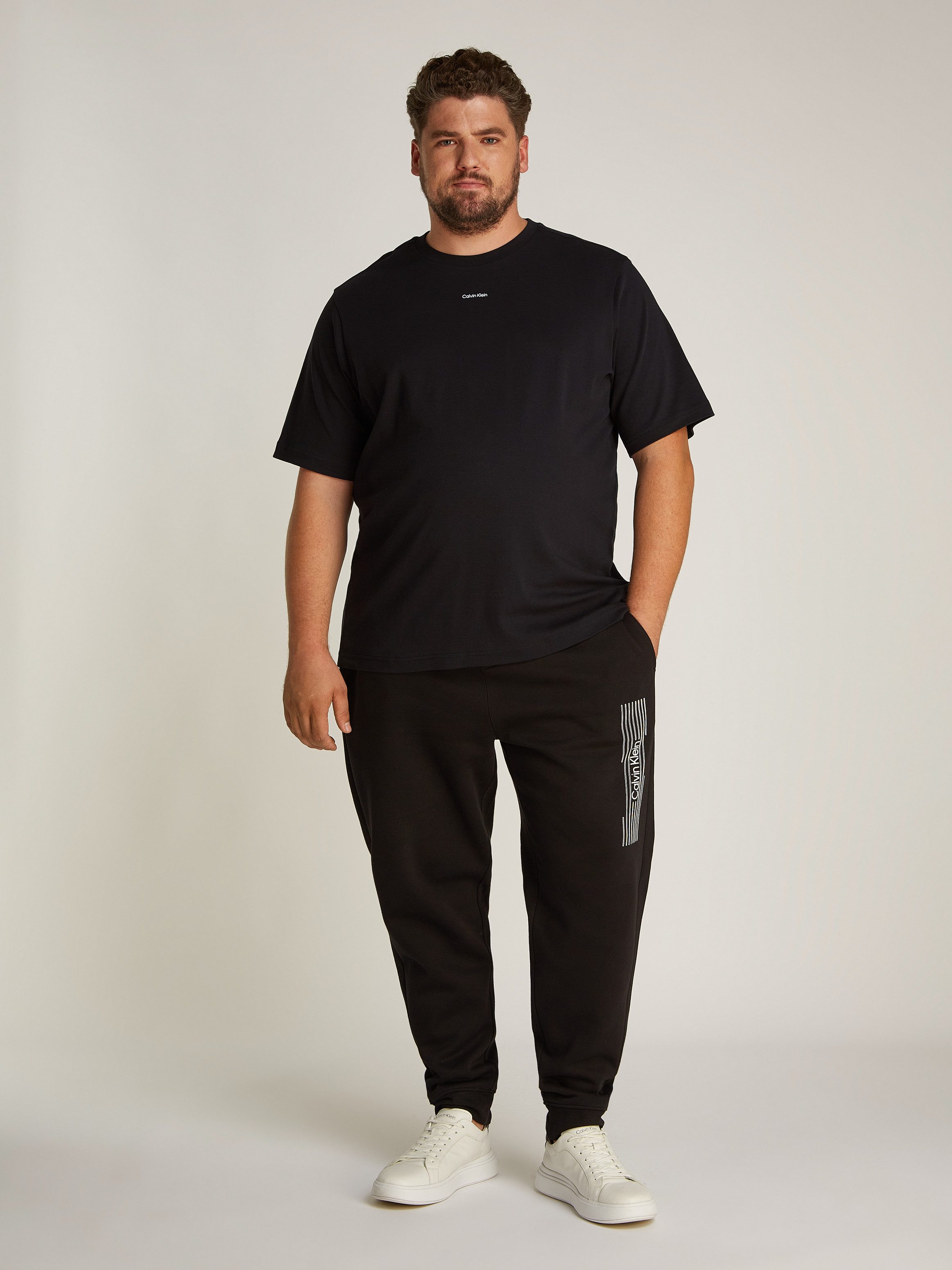 Calvin Klein T-shirt BT_NANO LOGO INTERLOCK T-SHIRT in grote maten met logo-opschrift
