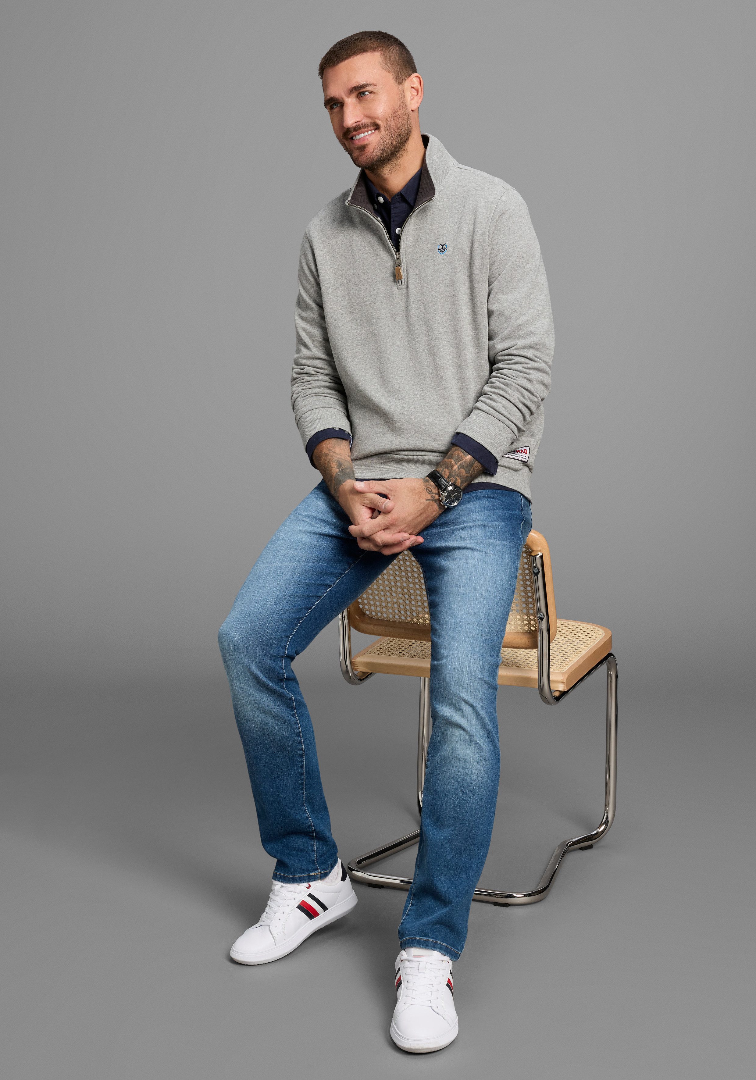 DELMAO Sweatshirt met henley-kraag en zijzakken - nieuwe collectie
