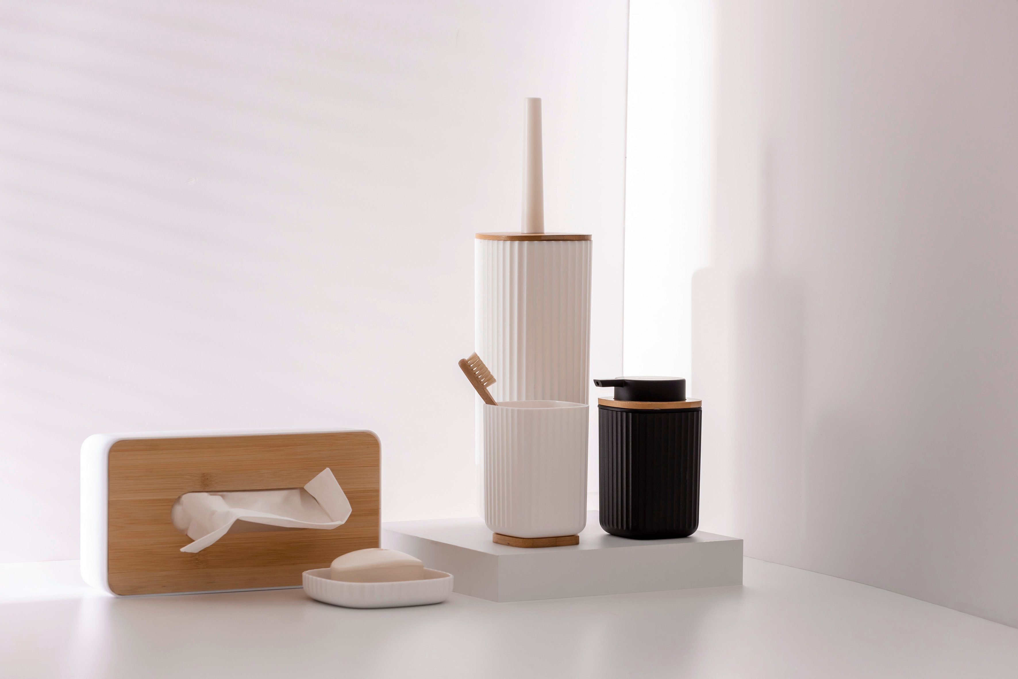 WENKO Toiletset Rotello wit, met gesloten model