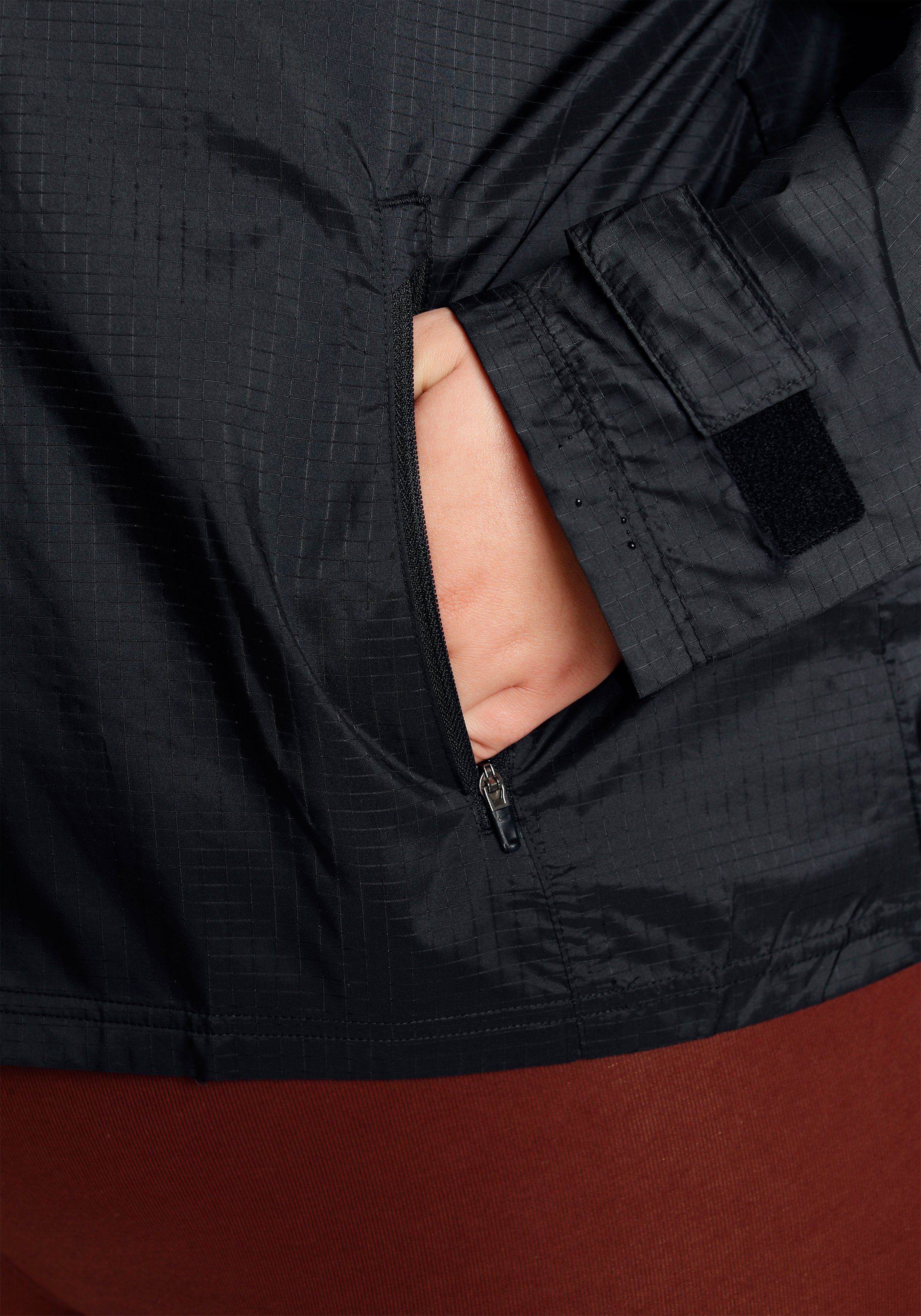 Nike Runningjack Essential WoMen's Running Jacket (Plus Size)